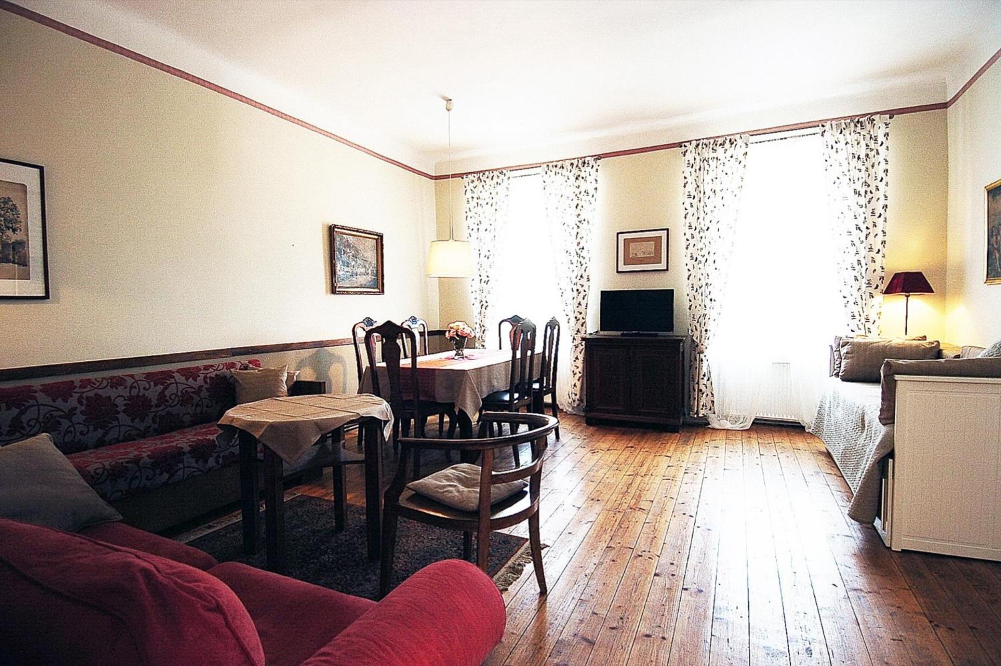 One-Bedroom Apartment with Garden photo 3