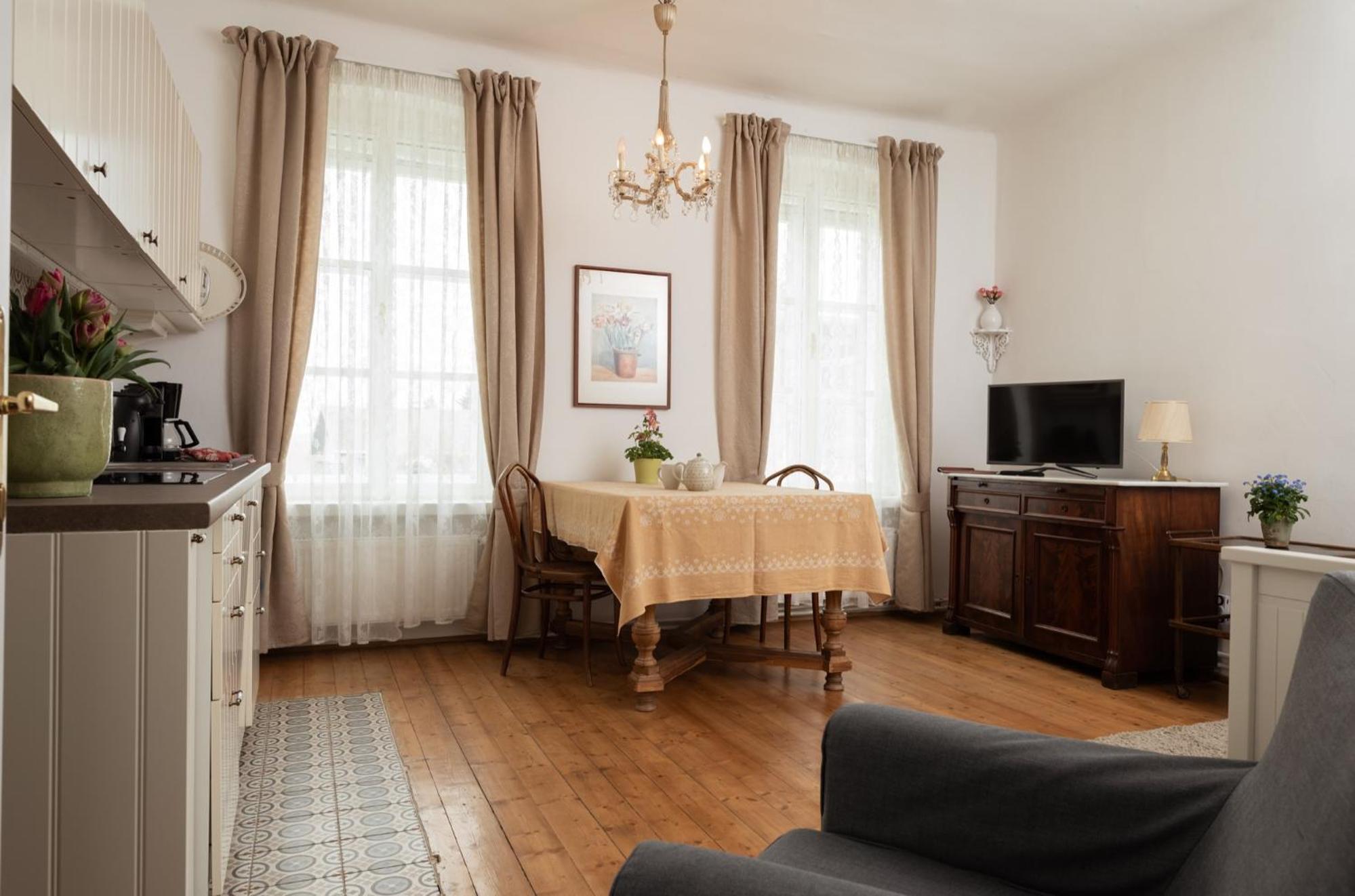 One-Bedroom Apartment with Garden photo 1