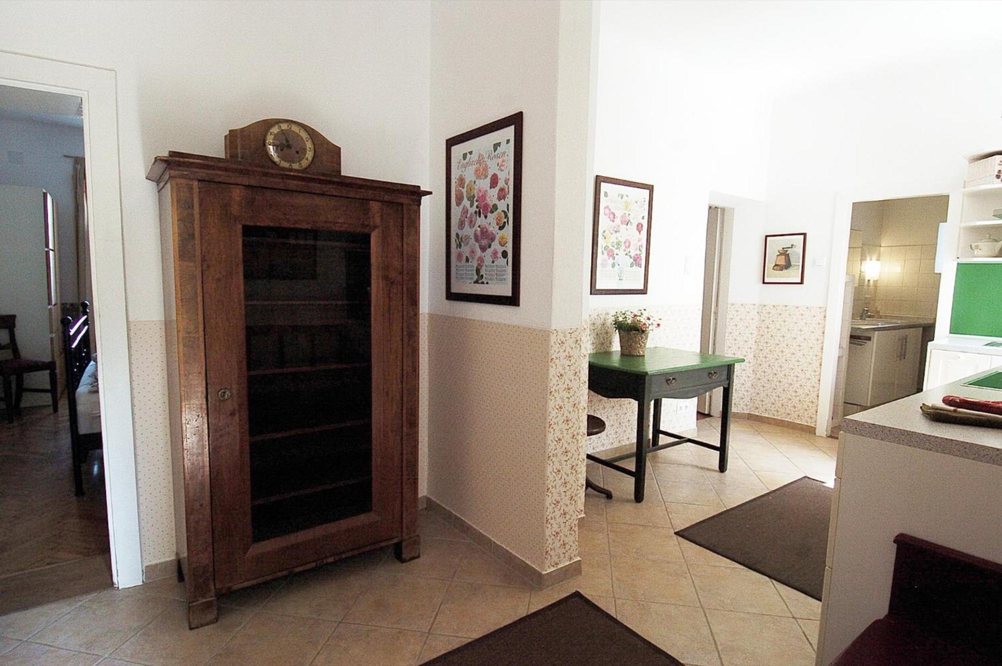 Two-Bedroom Deluxe Apartment with Garden View photo 3