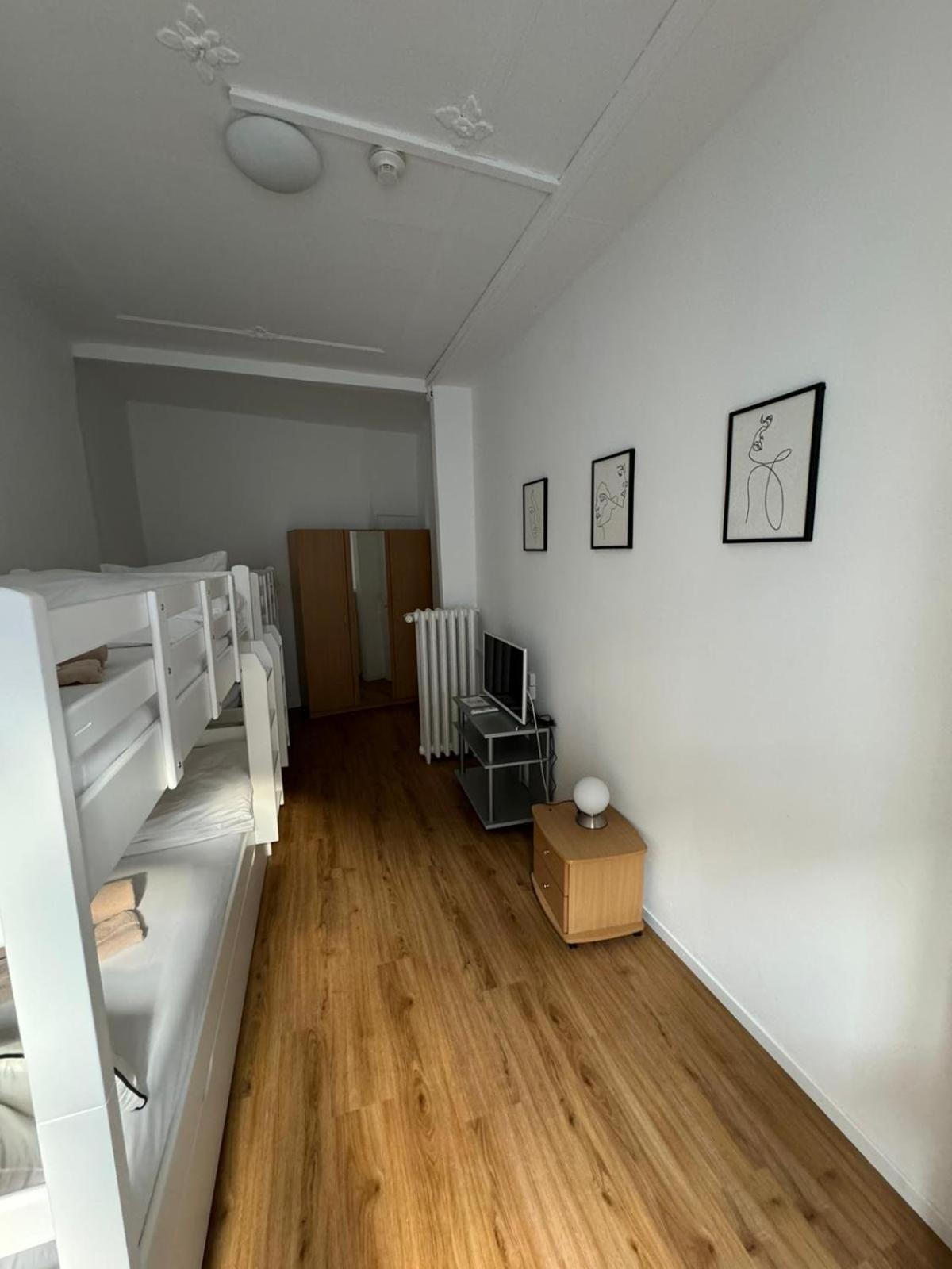 Family Room with Shared Bathroom photo 2