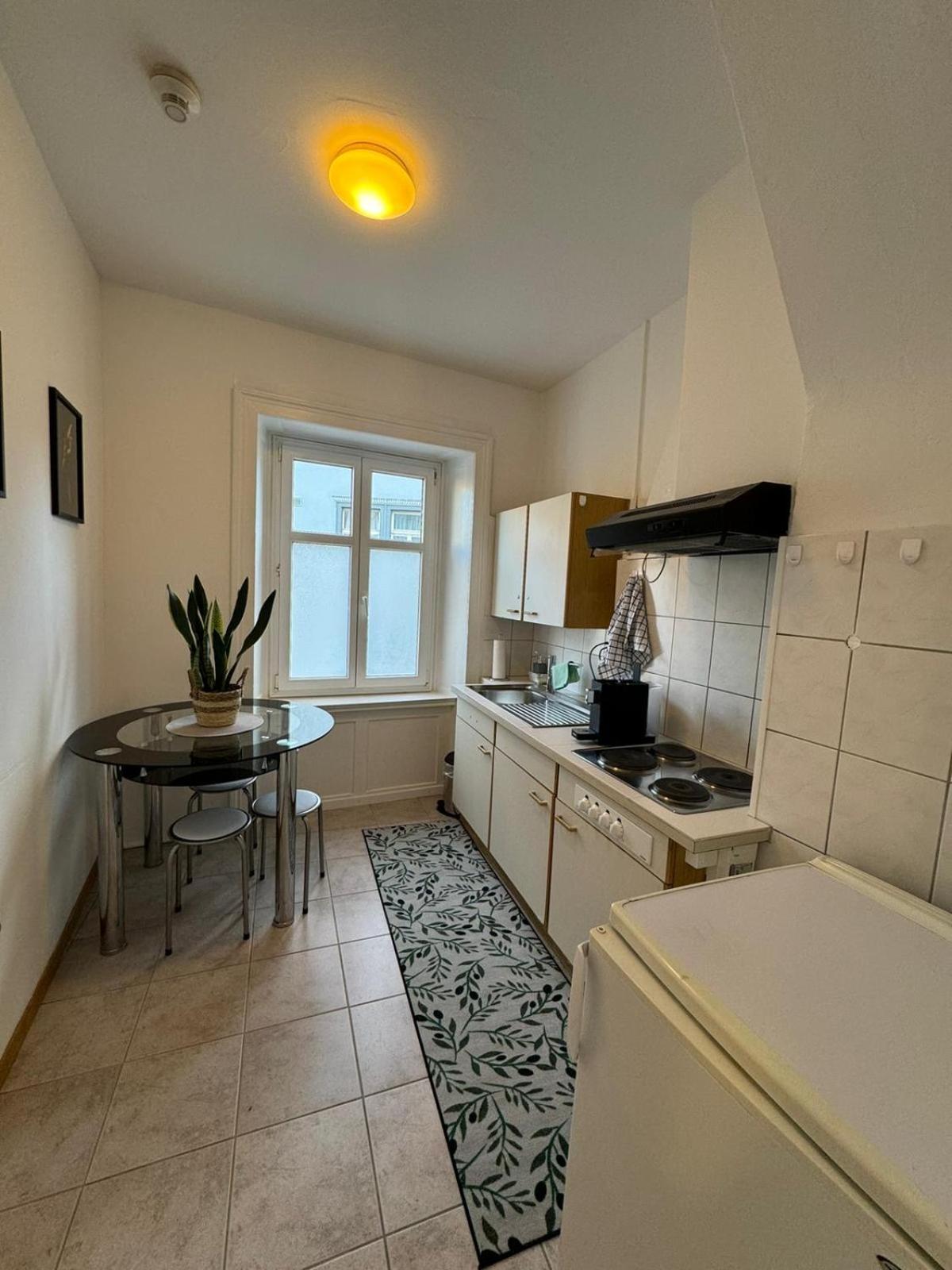 Family Room with Shared Bathroom photo 3