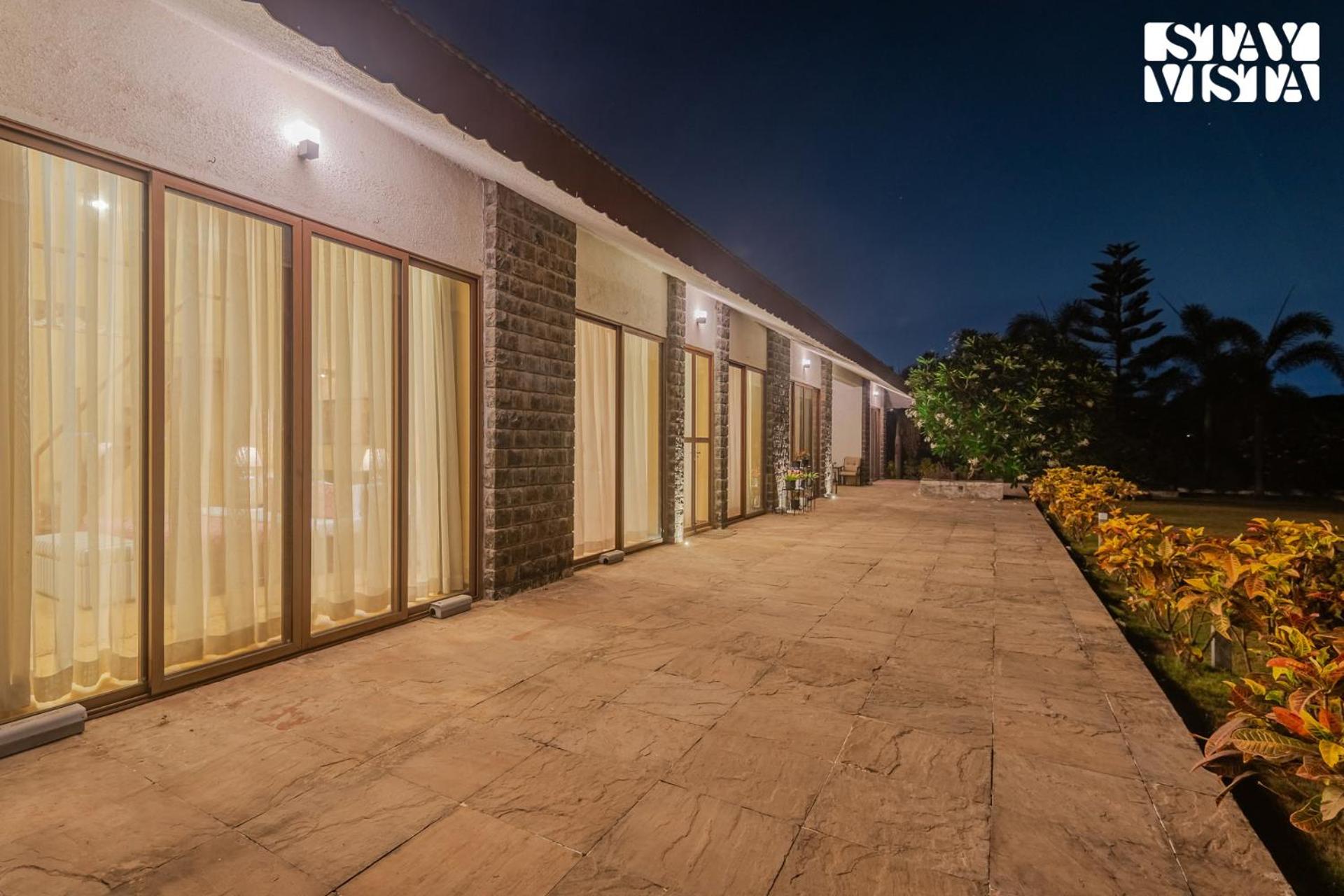 Three-Bedroom Villa photo 2