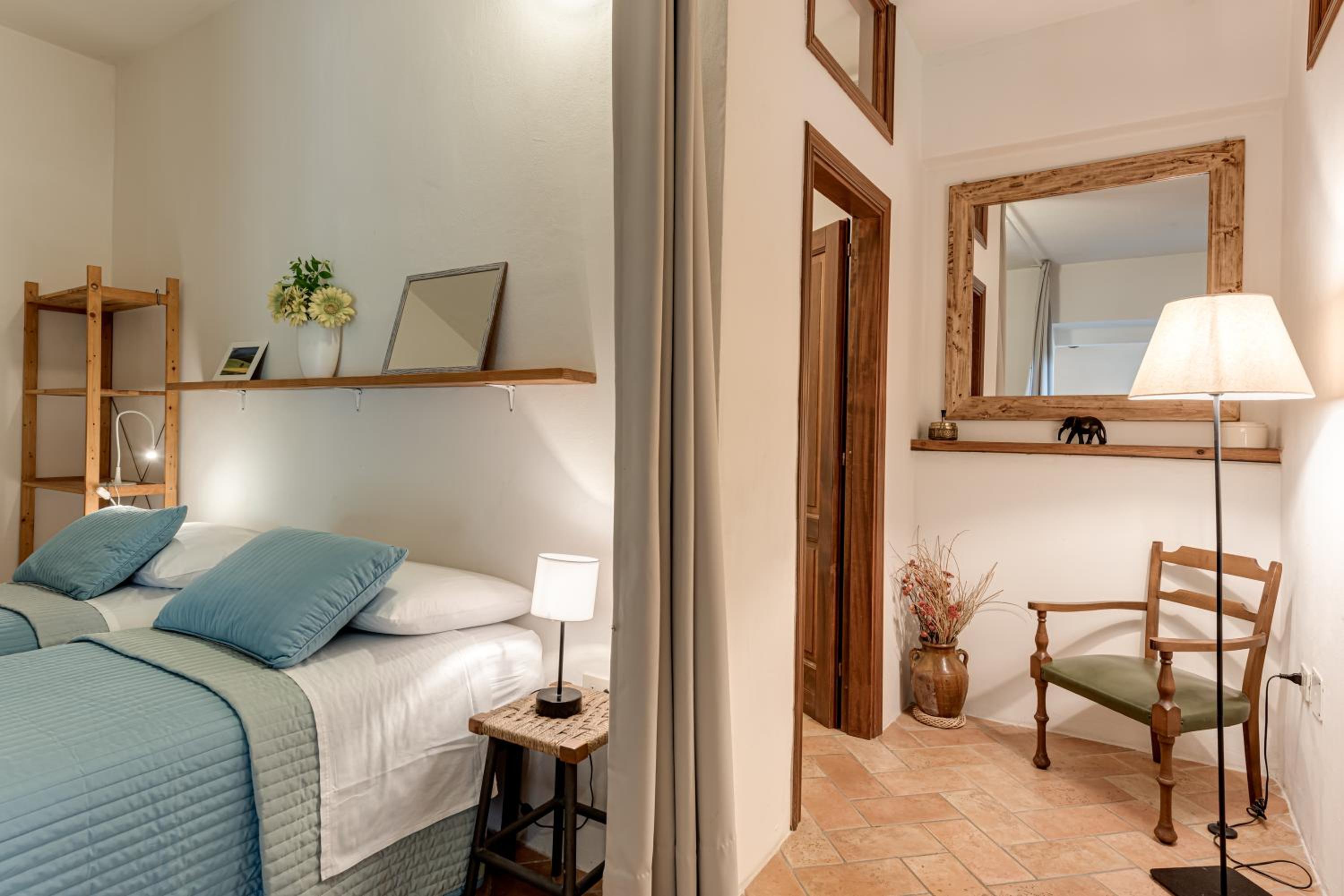 Two-Bedroom Deluxe Apartment with Garden View photo 2
