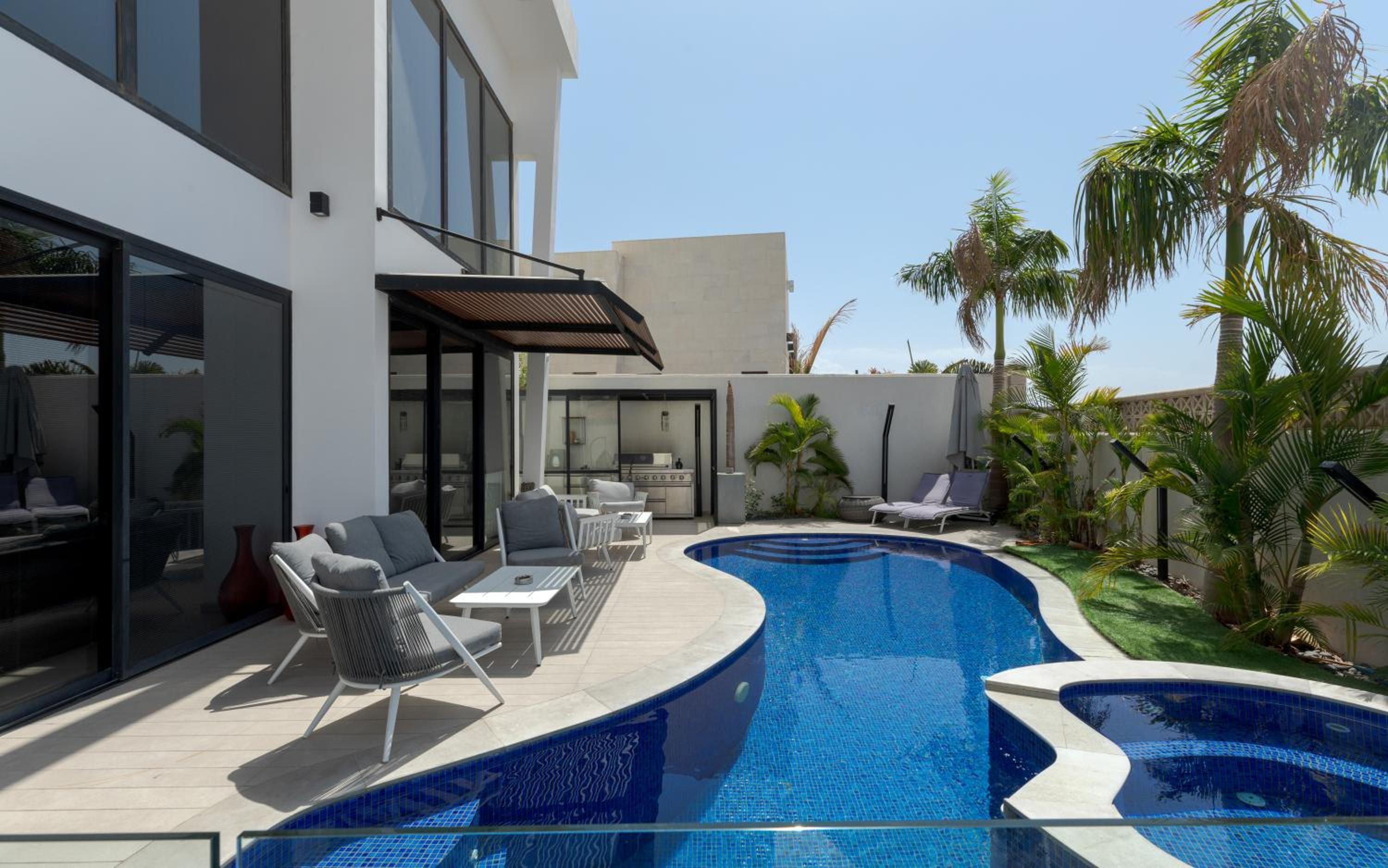 Villa photo 2