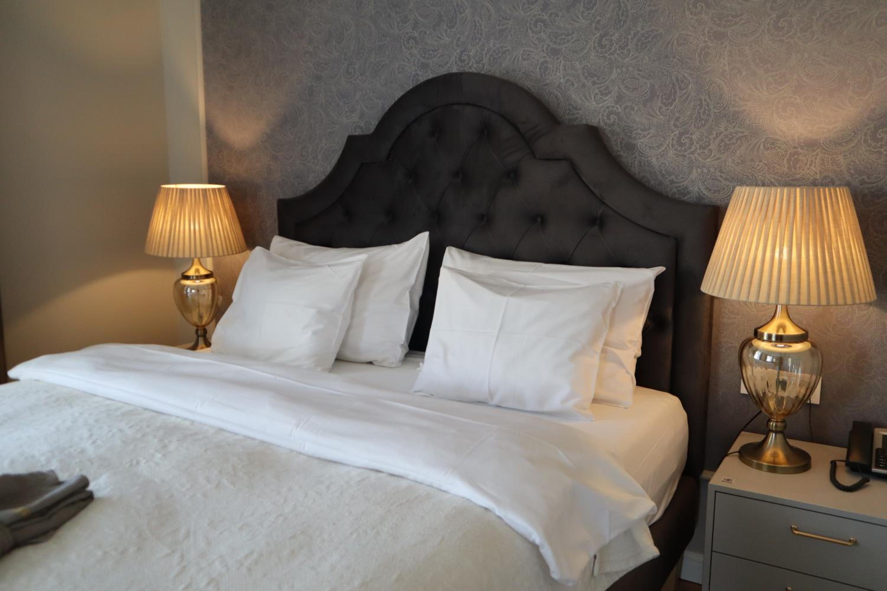 Executive Suite - Photo 8
