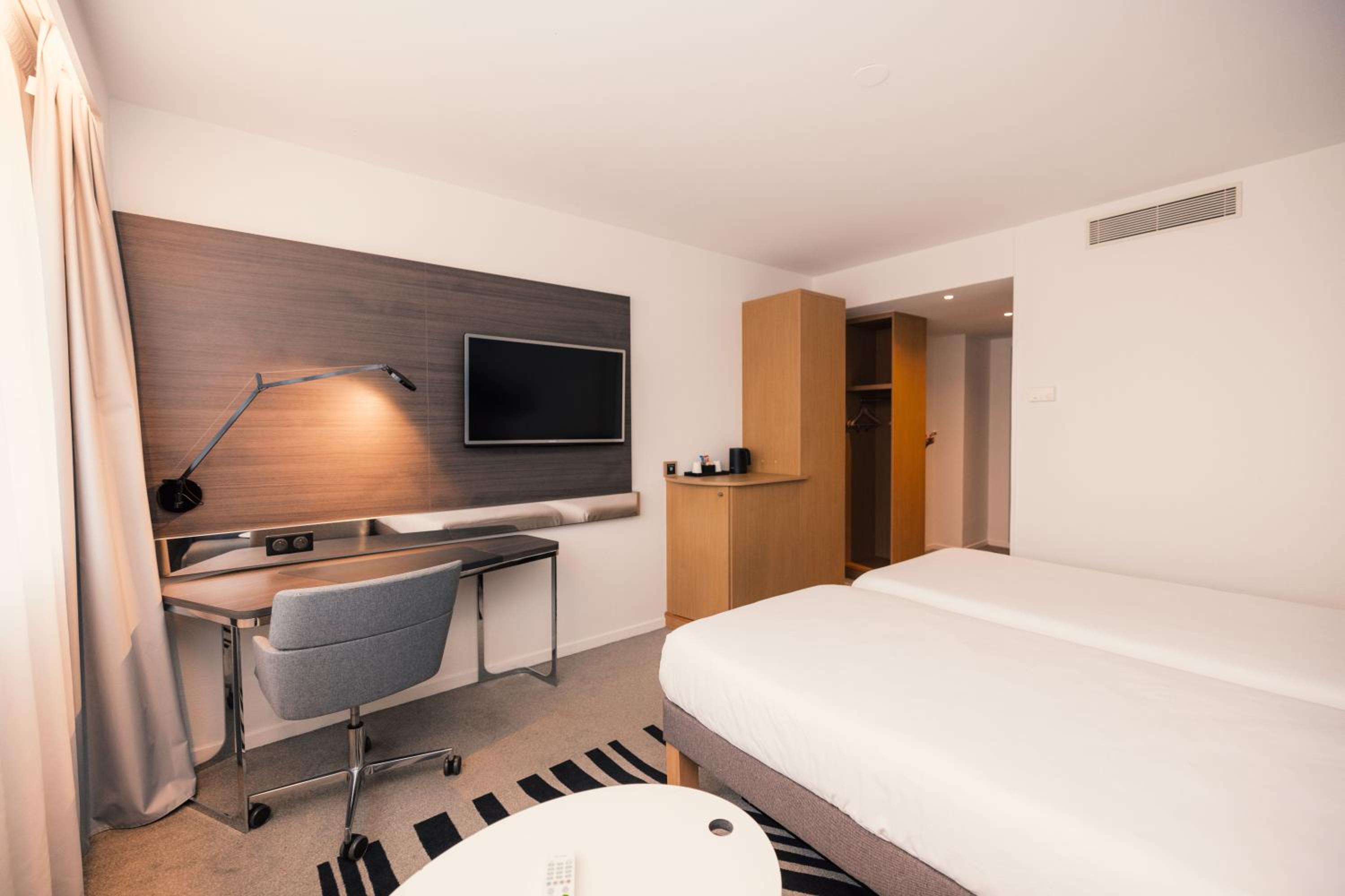 Classic Room -  Twin beds and One Sofa - Photo 11