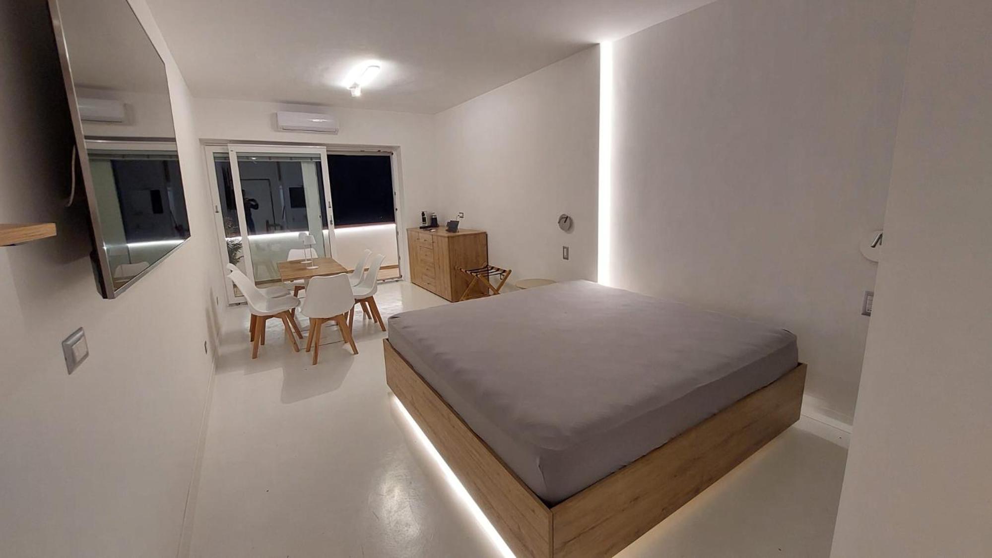 One-Bedroom House photo 1