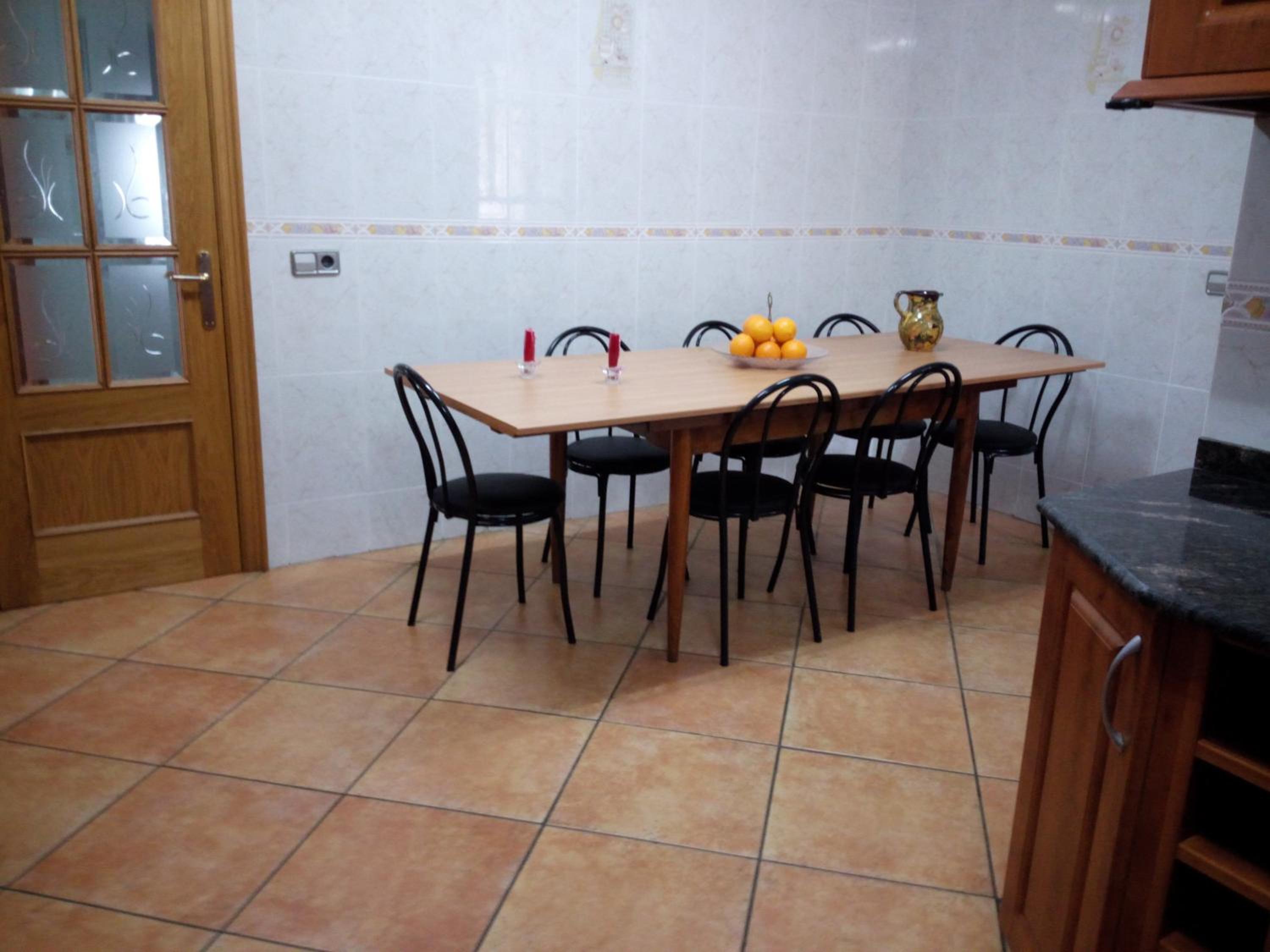 Six-Bedroom House photo 2