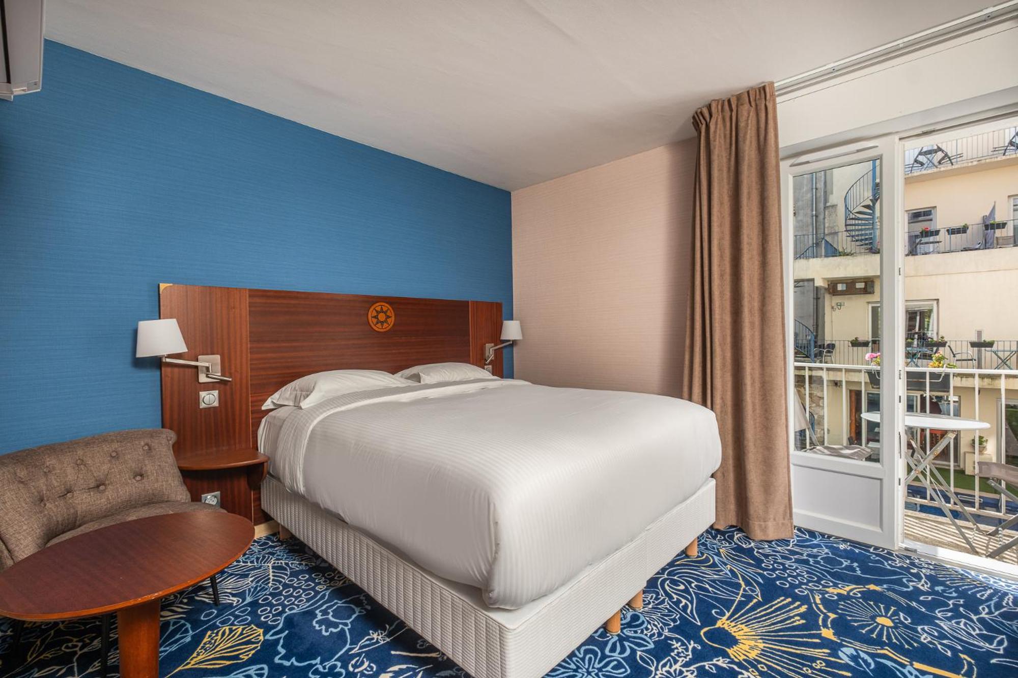 Superior Double Room with Pool view  - Photo 1
