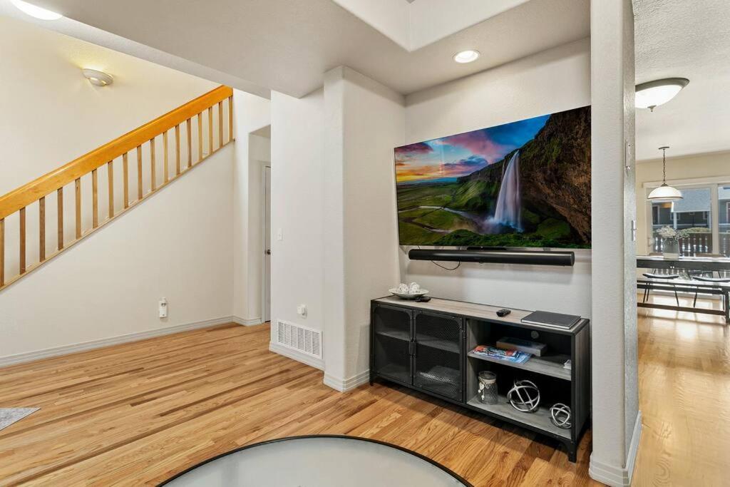 Three-Bedroom House photo 2