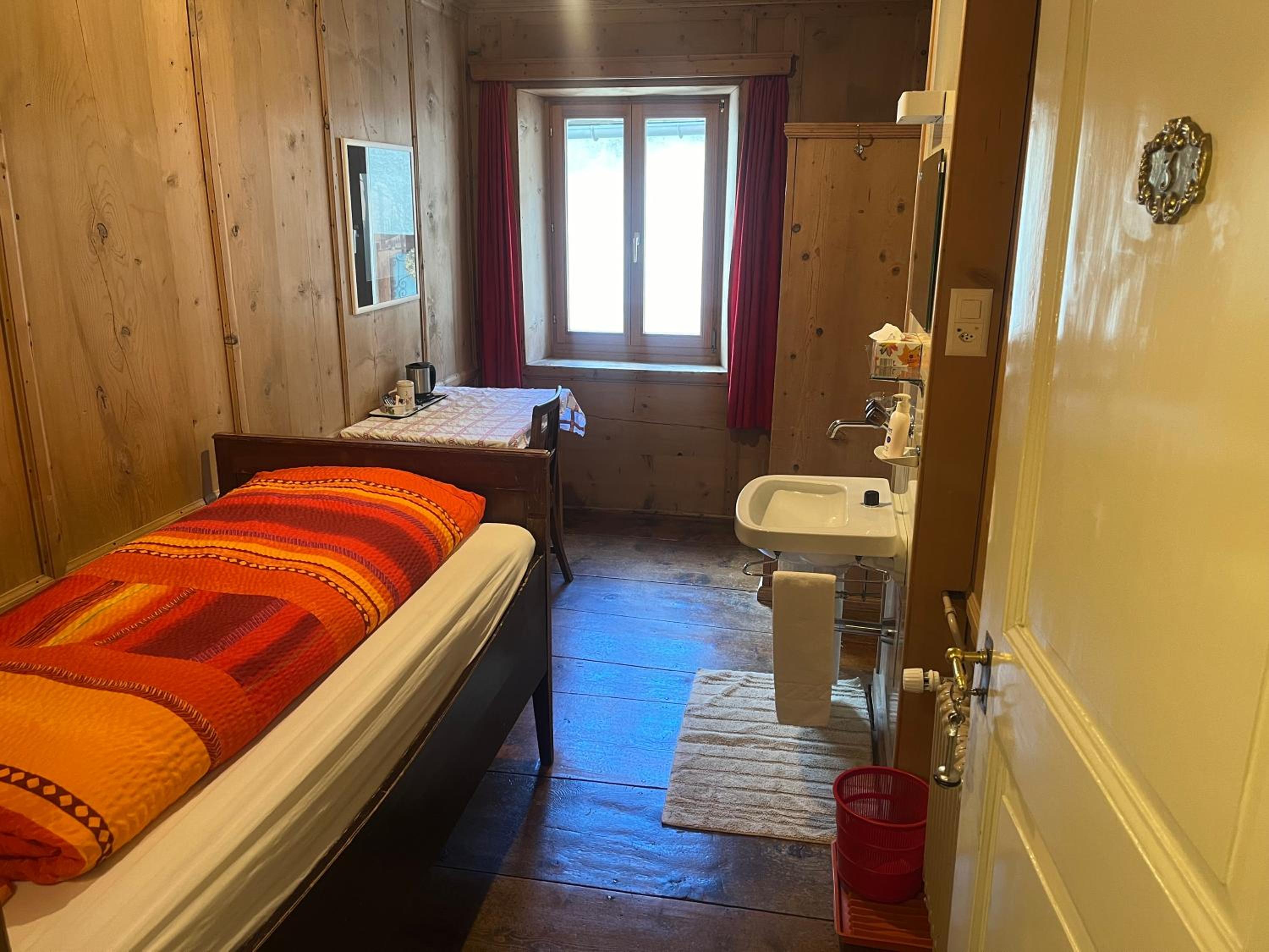 Single Room with Shared Bathroom
