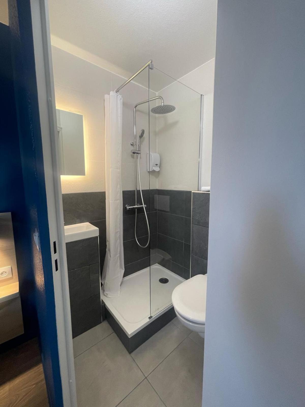 Standard Double Room - Photo 5