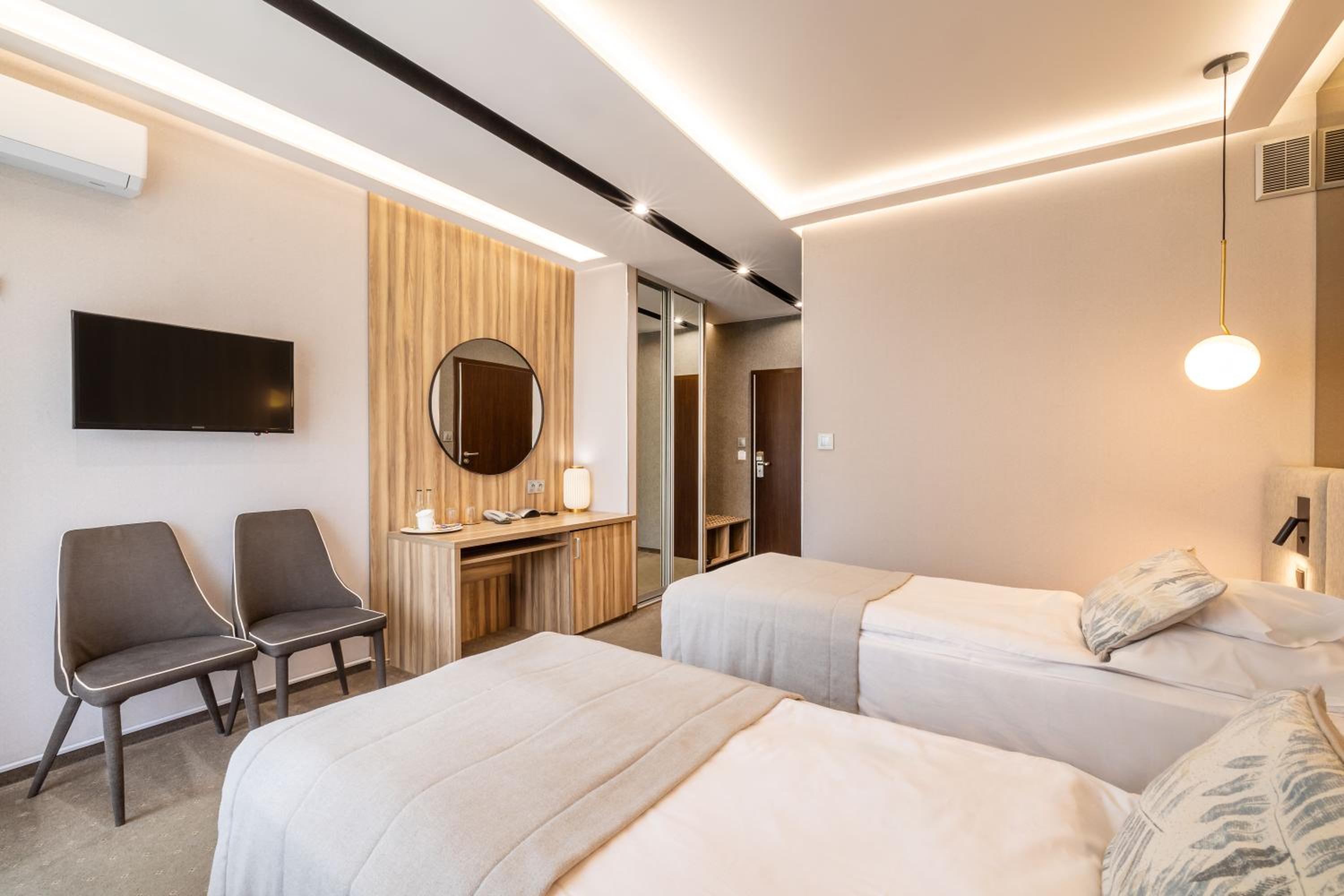 Business Double or Twin Room - Photo 4