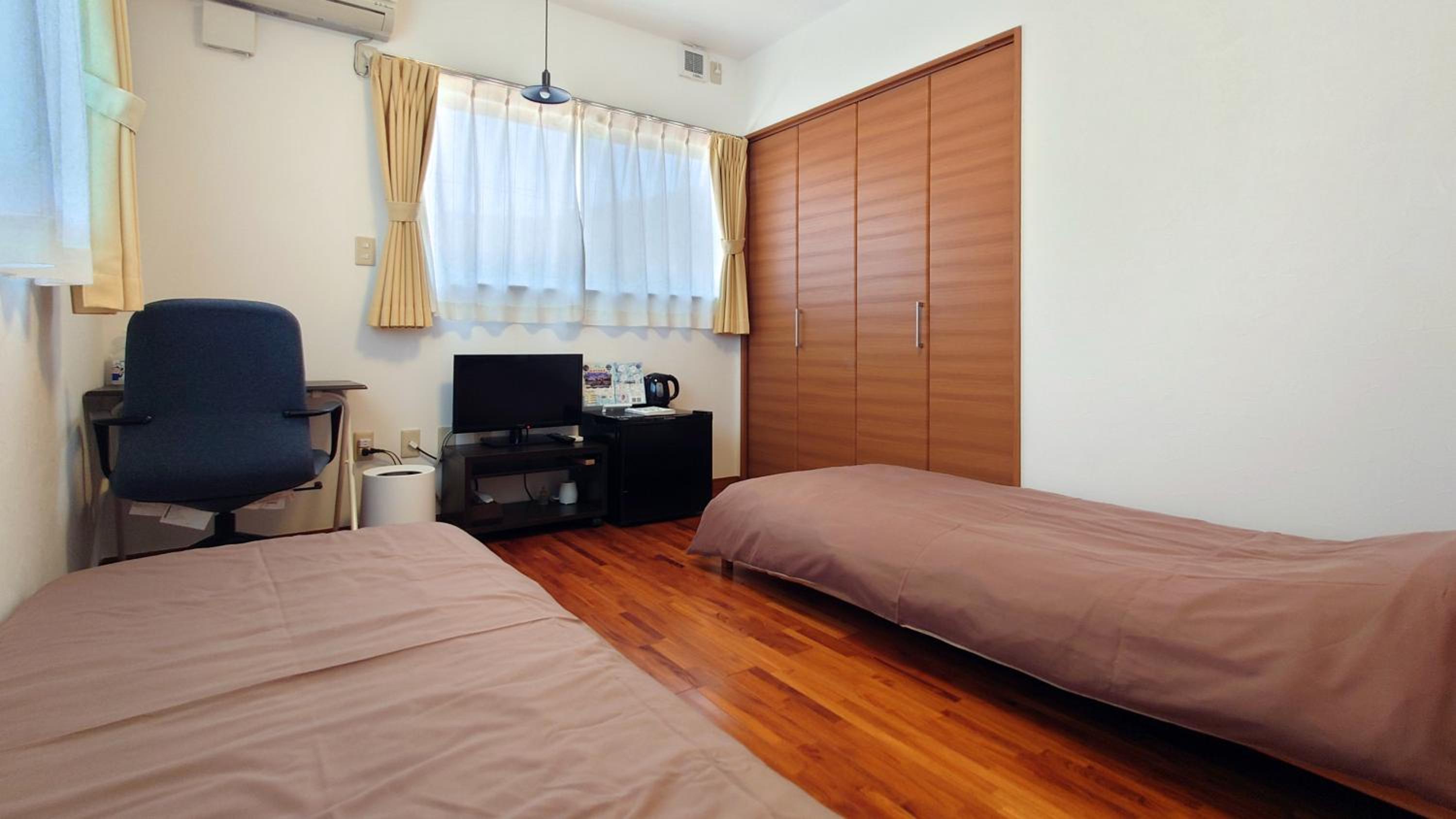 Small Twin Room photo 3