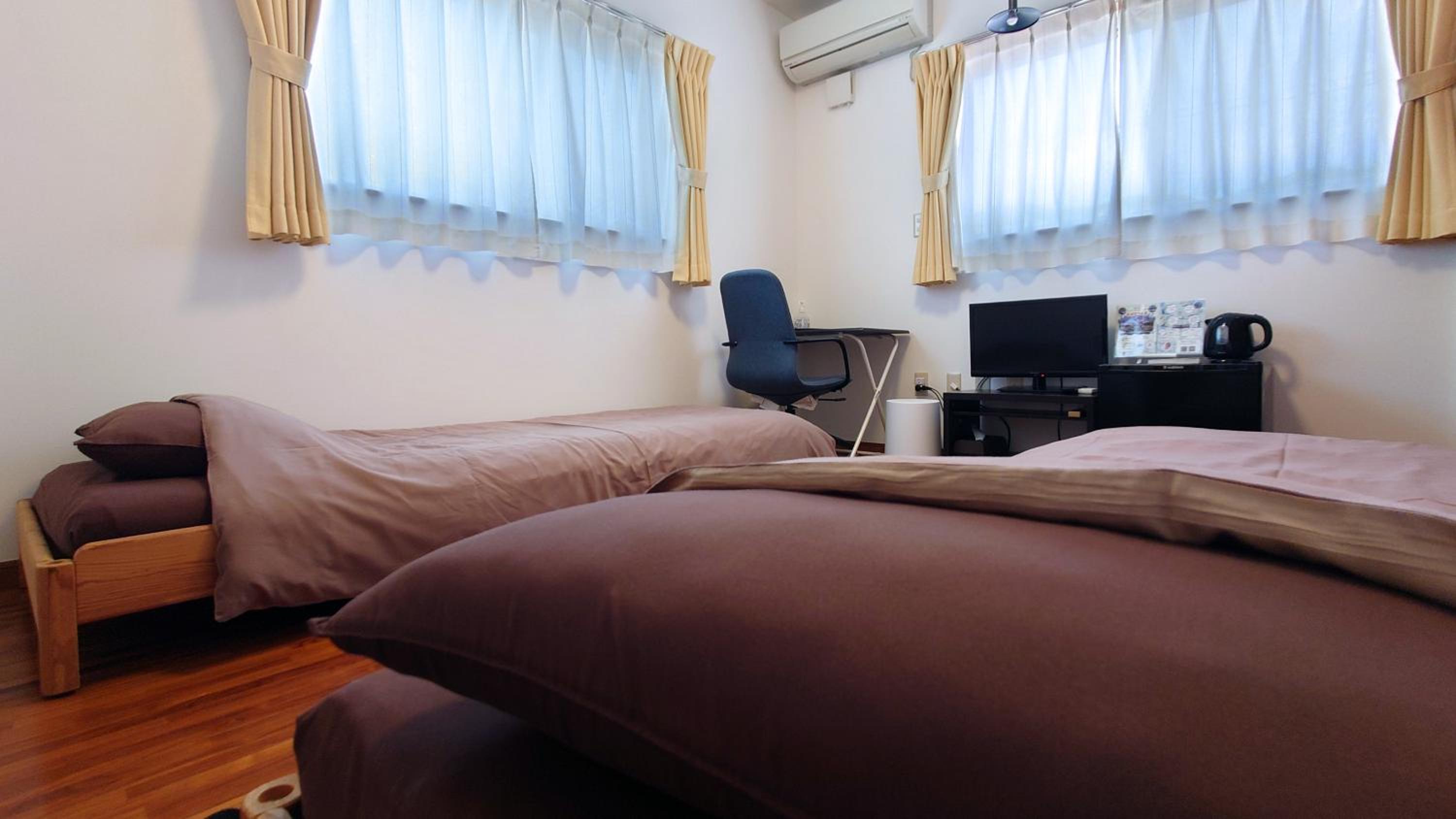 Small Twin Room photo 2