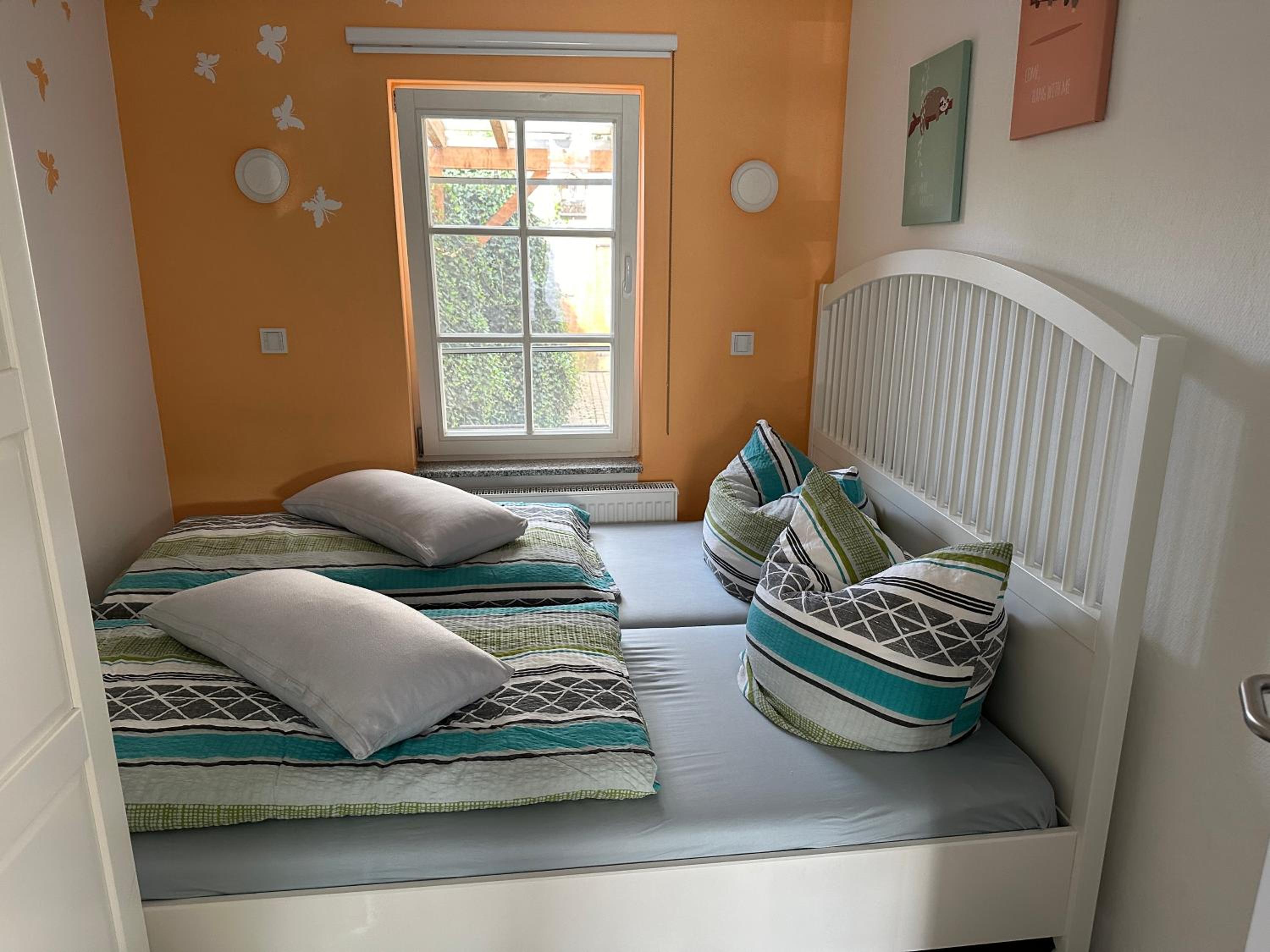 One-Bedroom Apartment - Photo 2