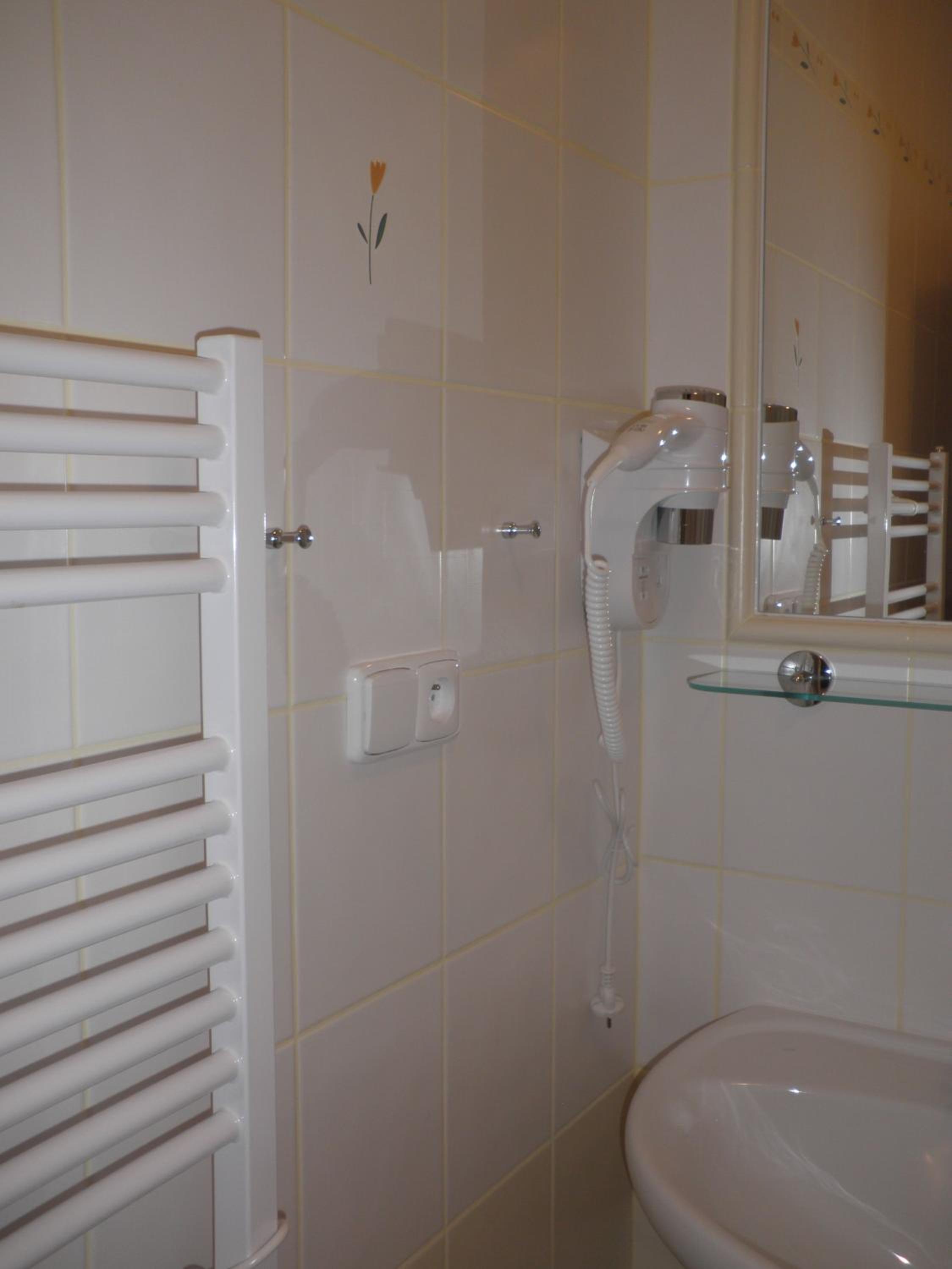 Double Room with Extra Bed and Balcony photo 3