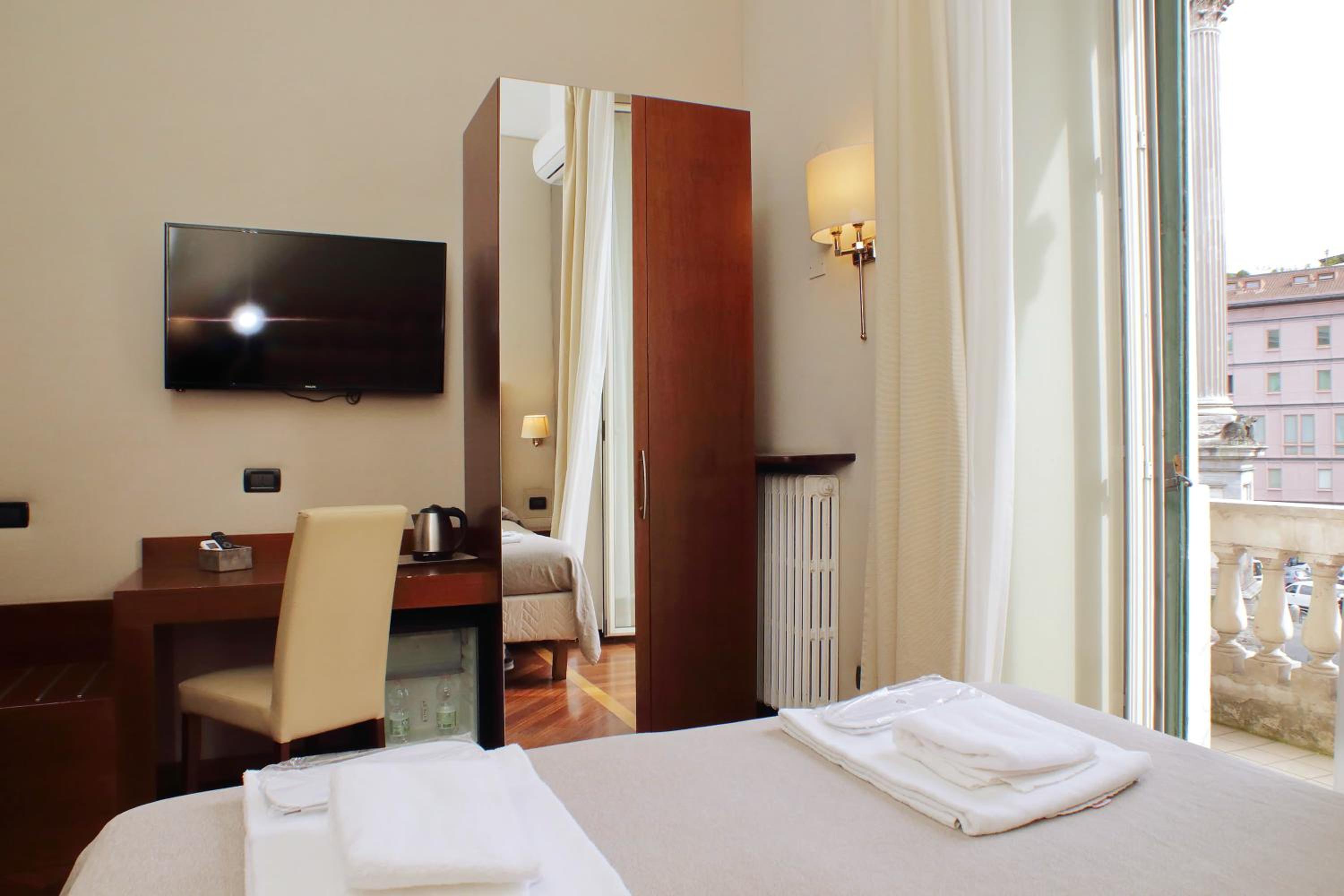 Double Room with Balcony photo 3