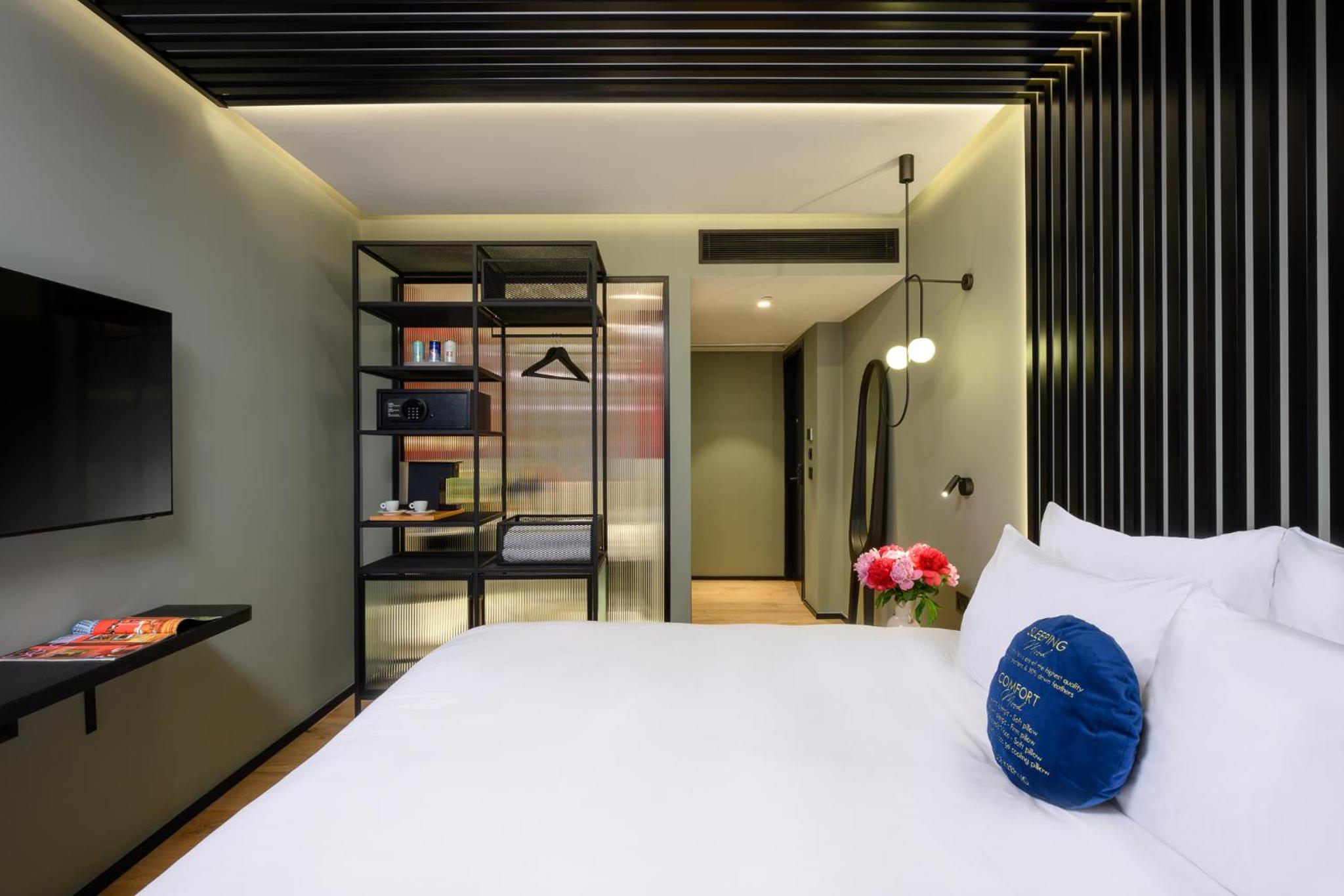Deluxe Double or Twin Room with City View - Photo 4