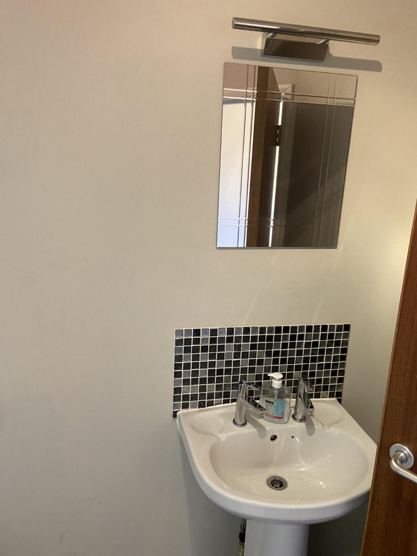 Double Room with Private Bathroom photo 2