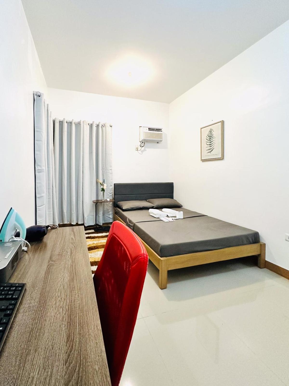 Three-Bedroom House photo 3