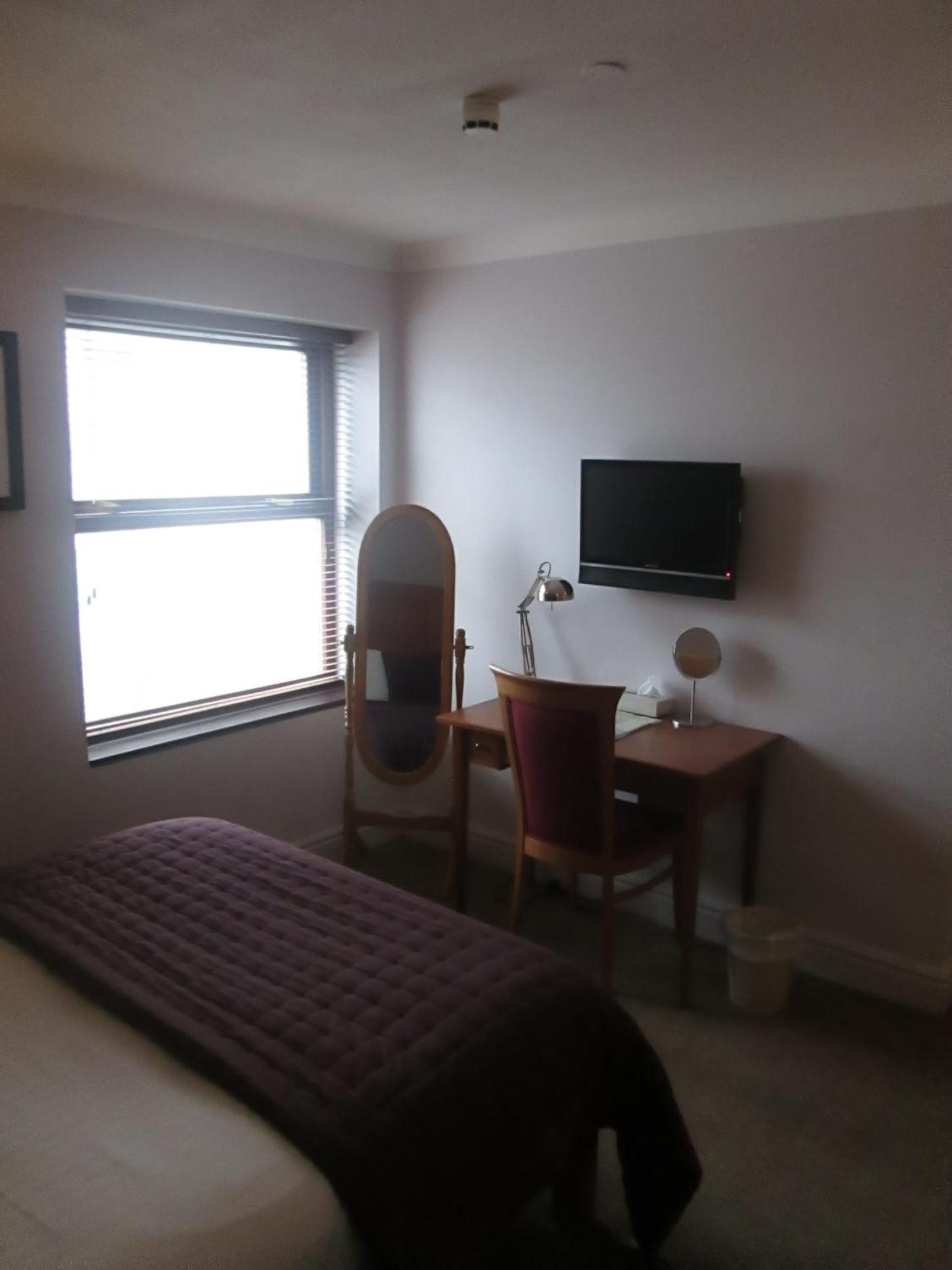Budget Double Room - Noisy photo 2