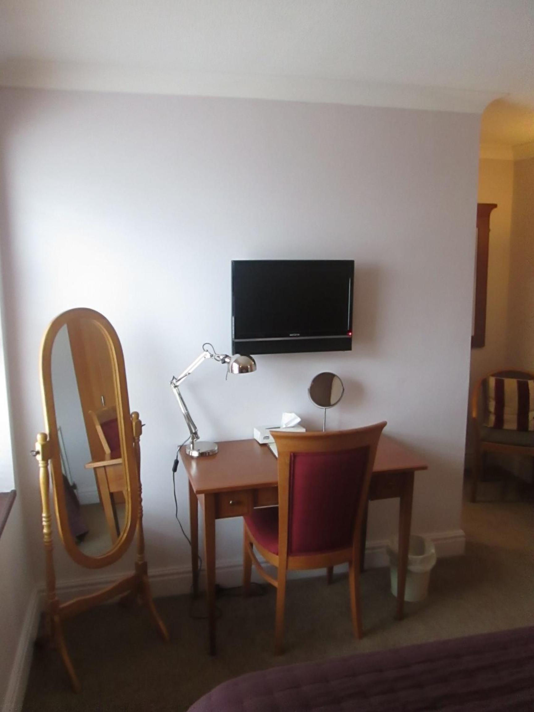 Budget Double Room - Noisy photo 3