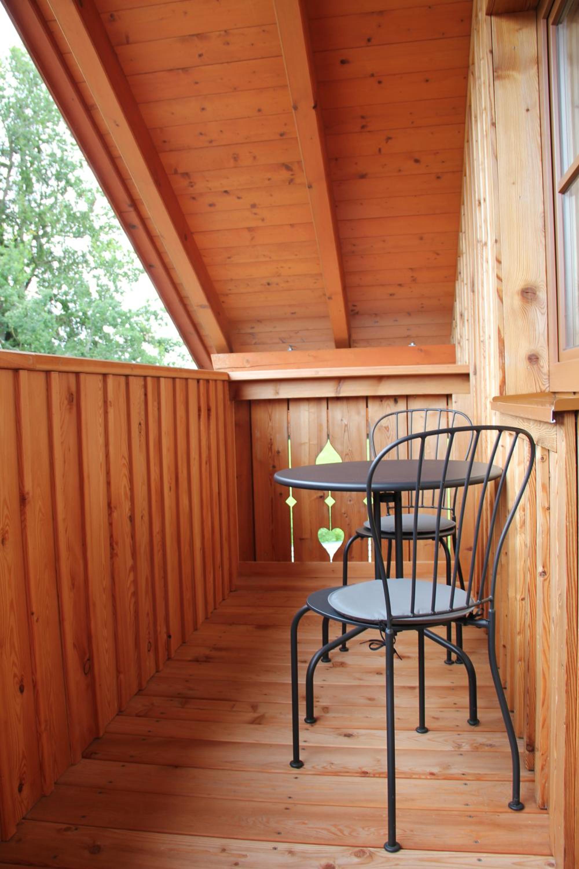 Apartment with Mountain View - Photo 2