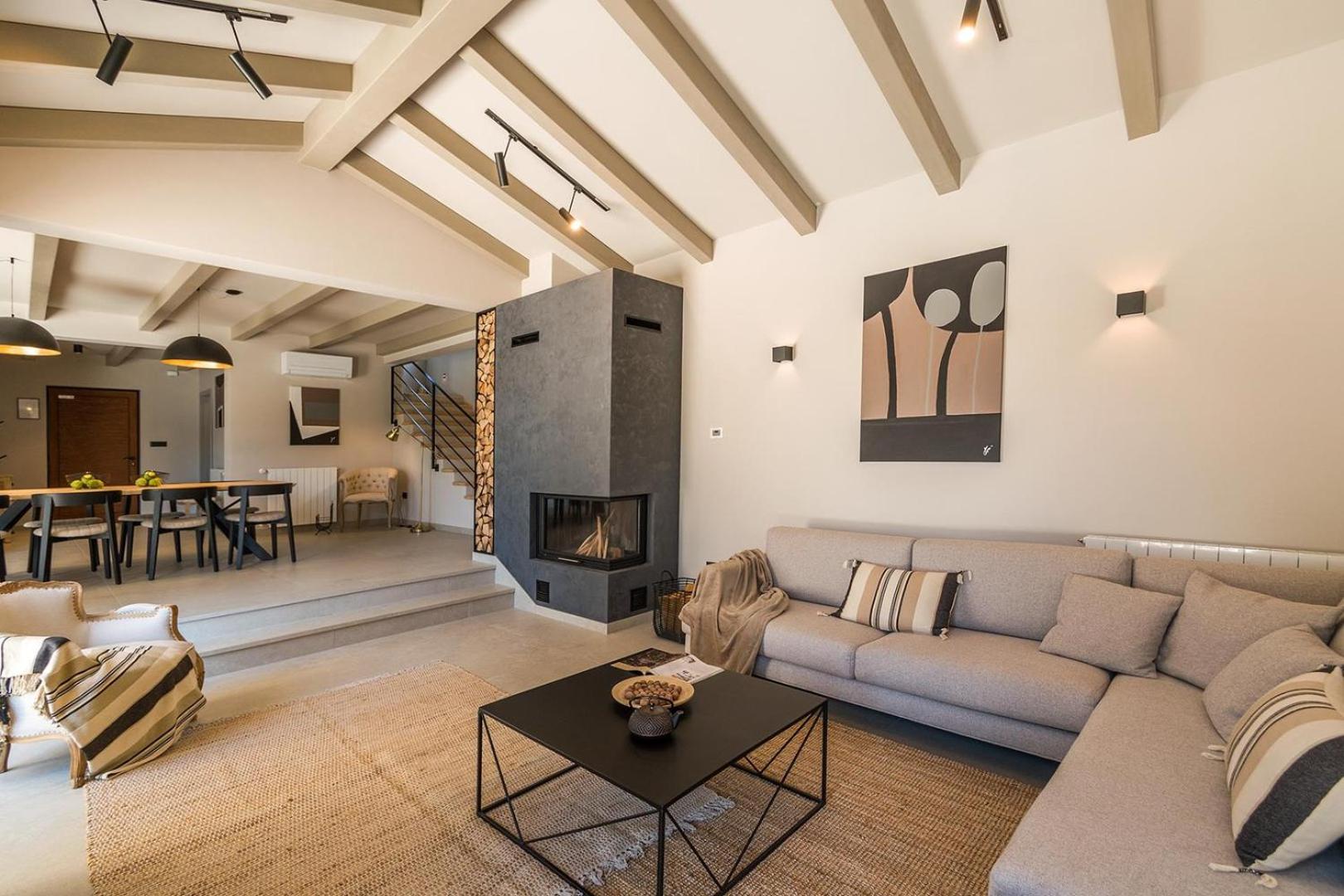 Villa photo 1