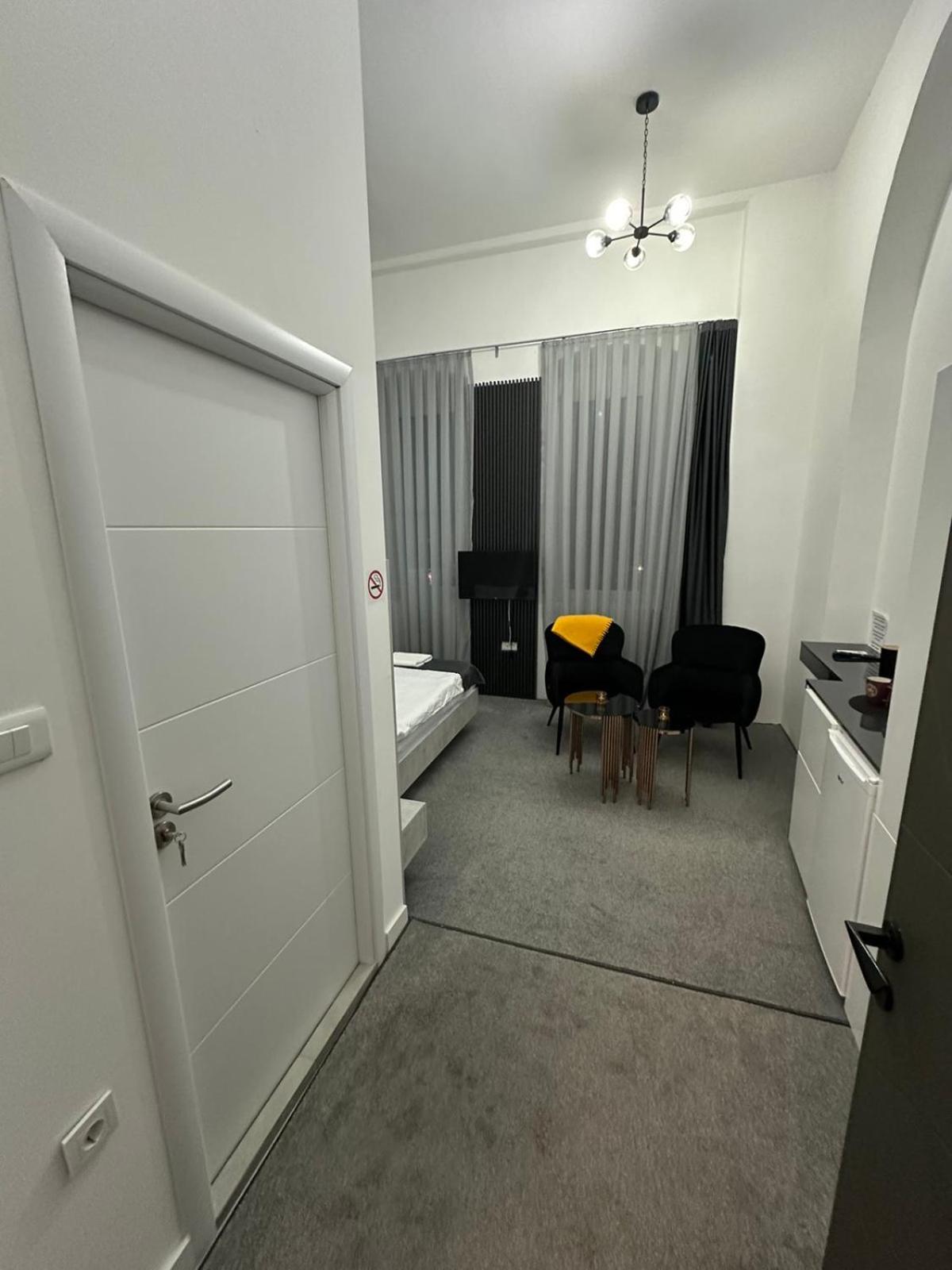 Deluxe King Studio