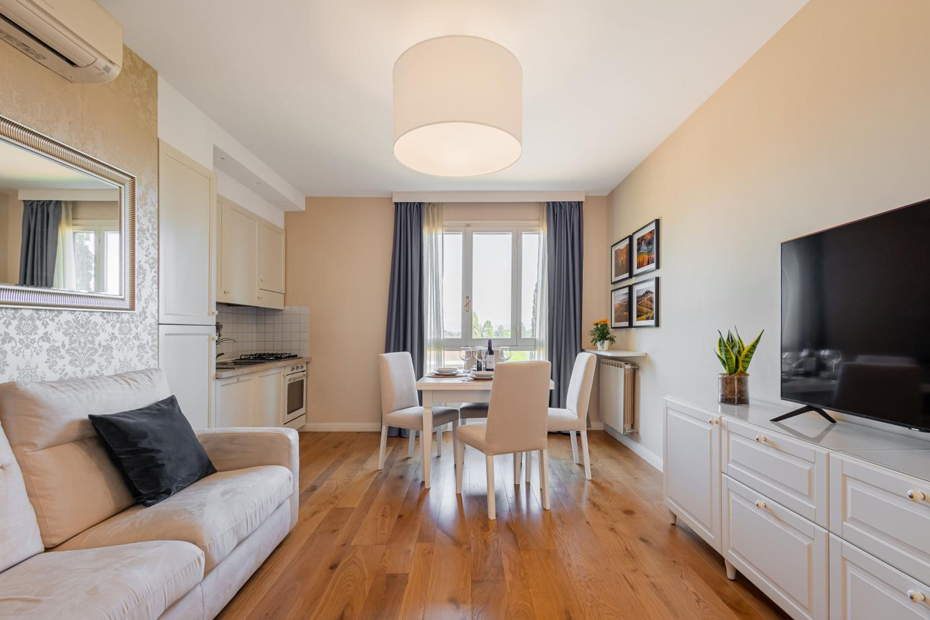 Family Apartment photo 3