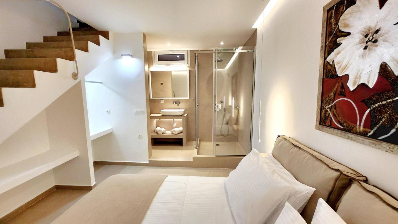 Deluxe One-Bedroom Apartment with Garden View photo 3