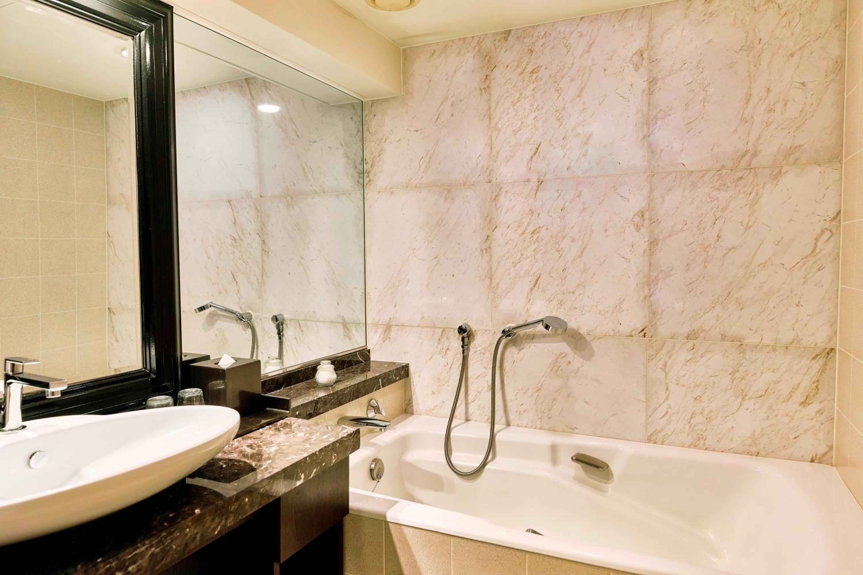 Classic Twin Room with River View – High Floor photo Classic Twin Room with River View – High Floor photo