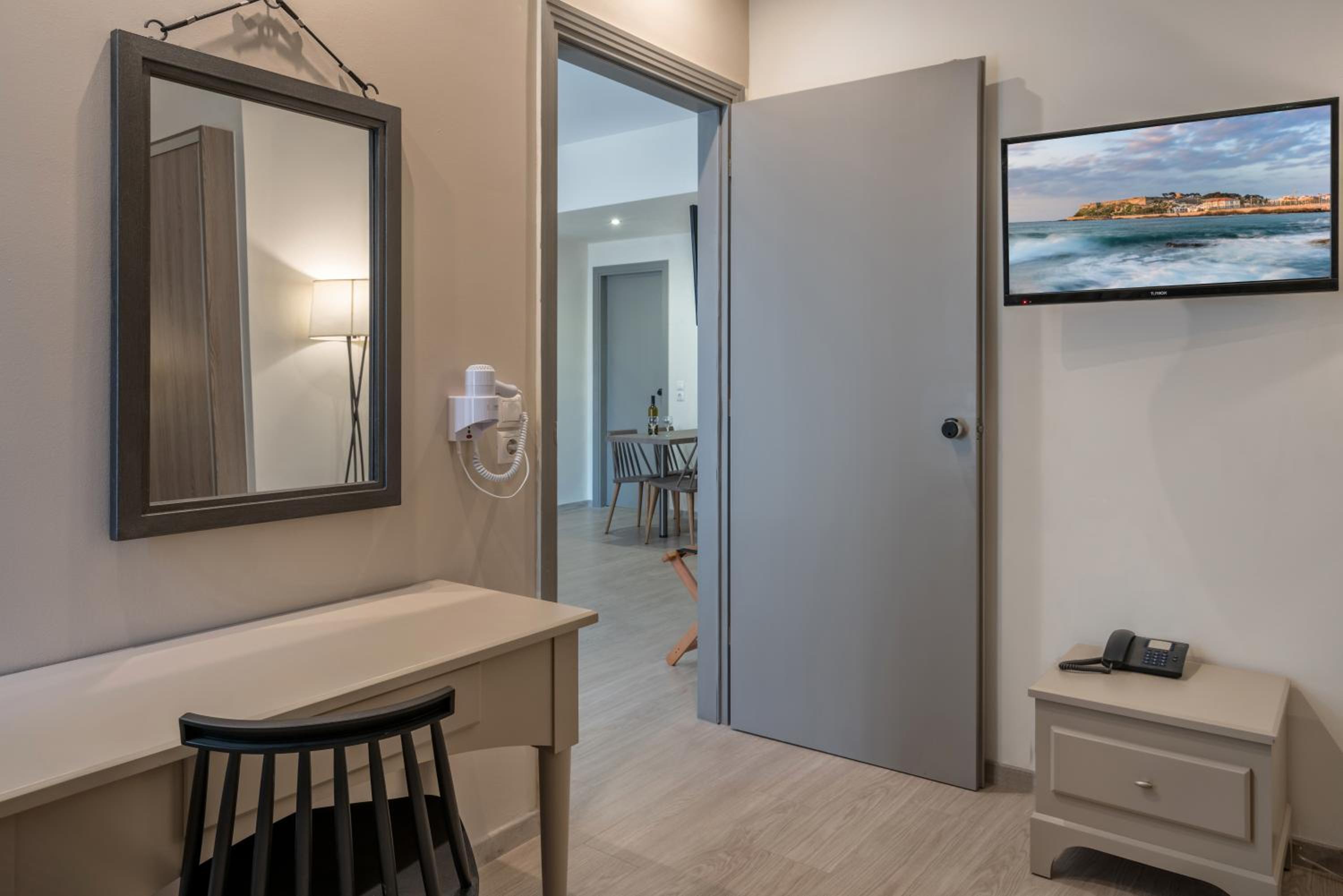 Deluxe Family Room
