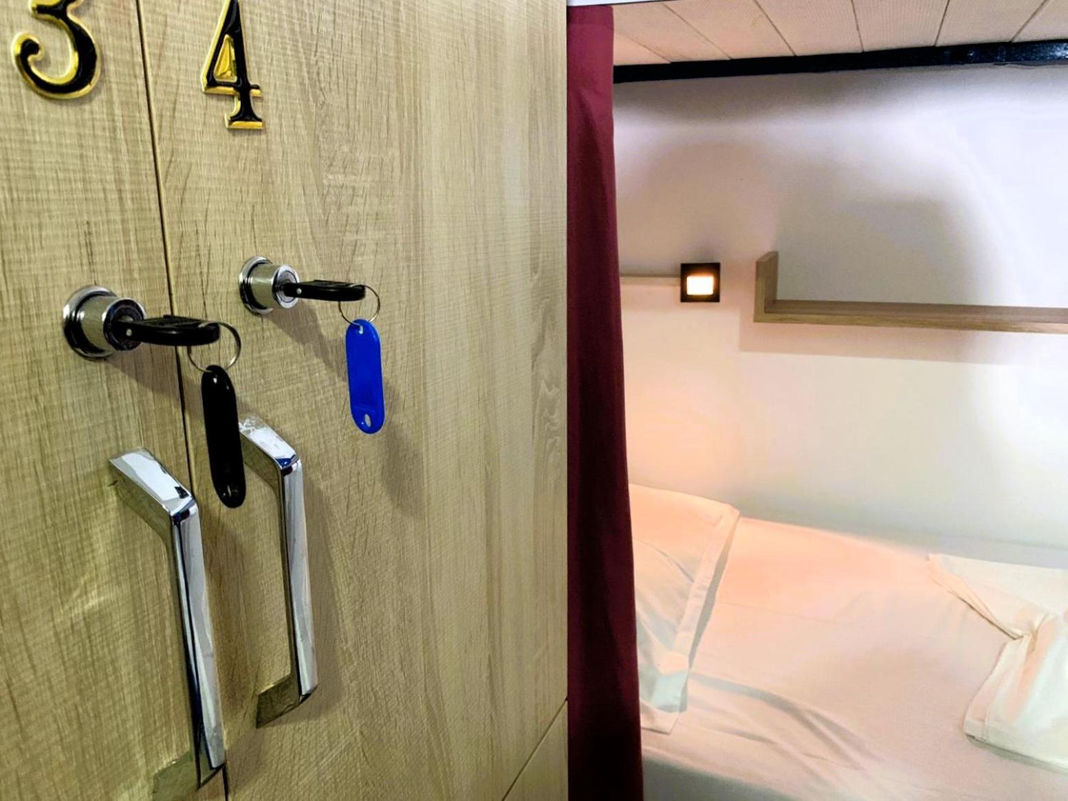 Bunk Bed in Mixed Dormitory Room