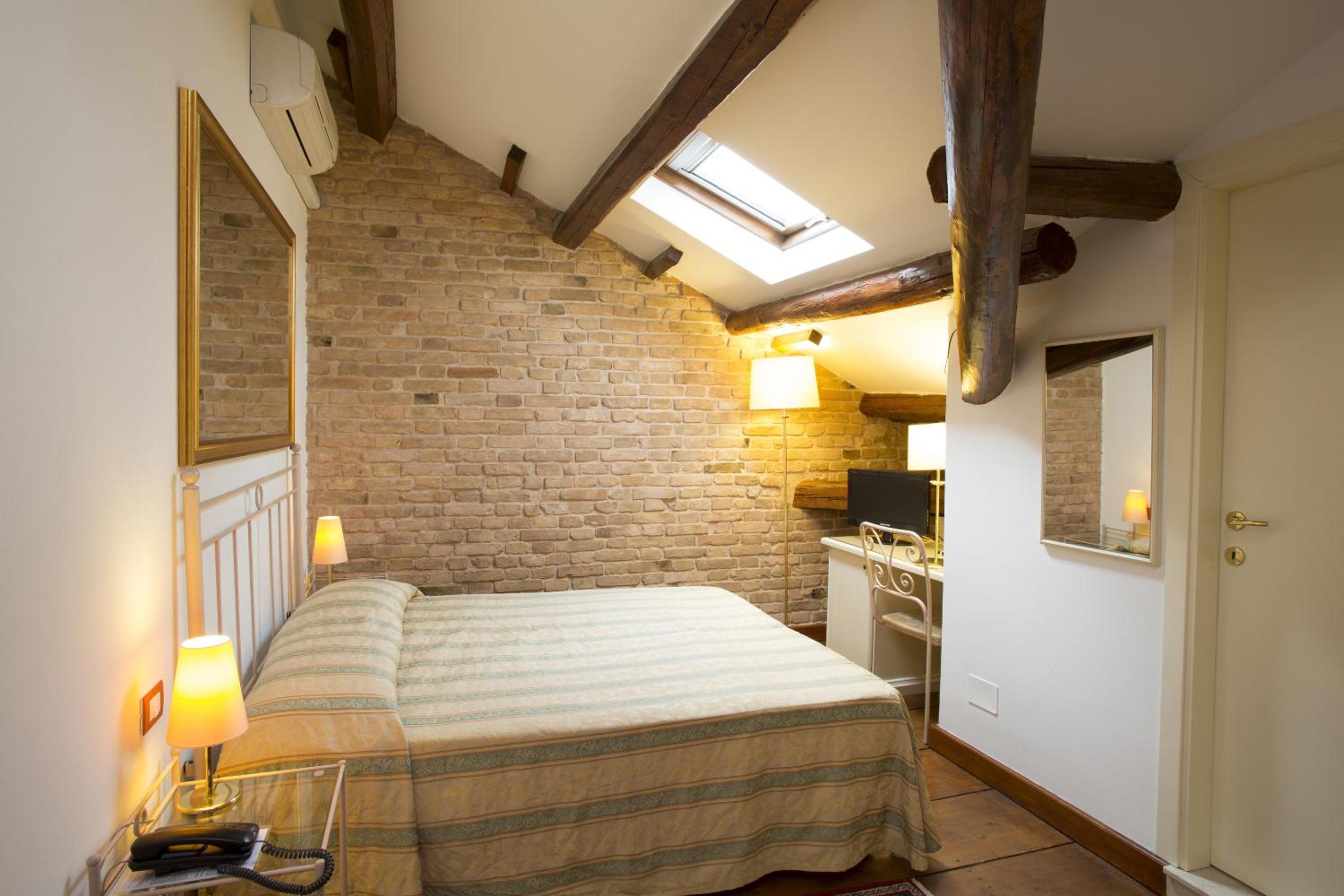 Attic Double or Twin Room photo 1