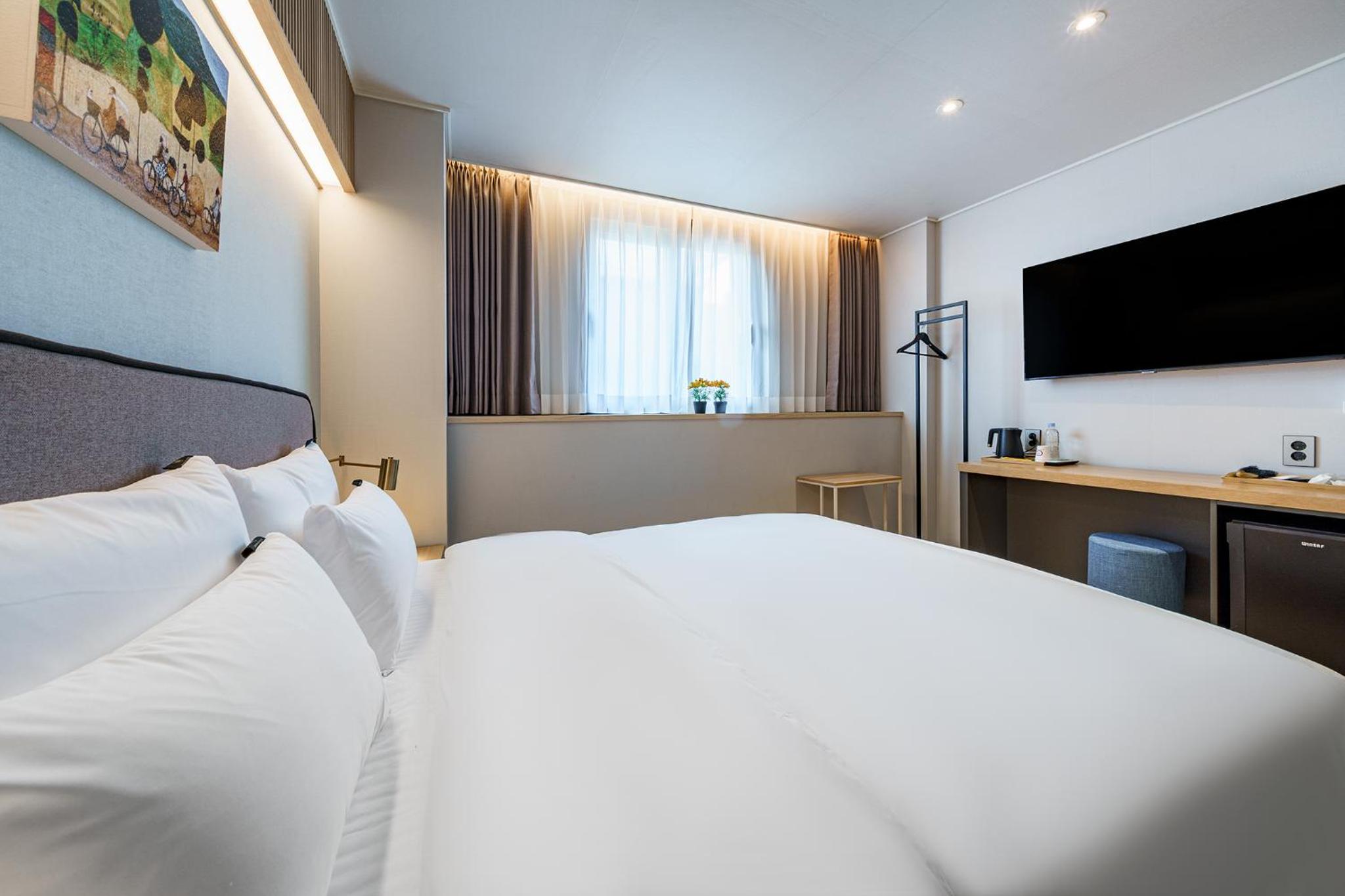 Deluxe Double Room with Bath photo 2