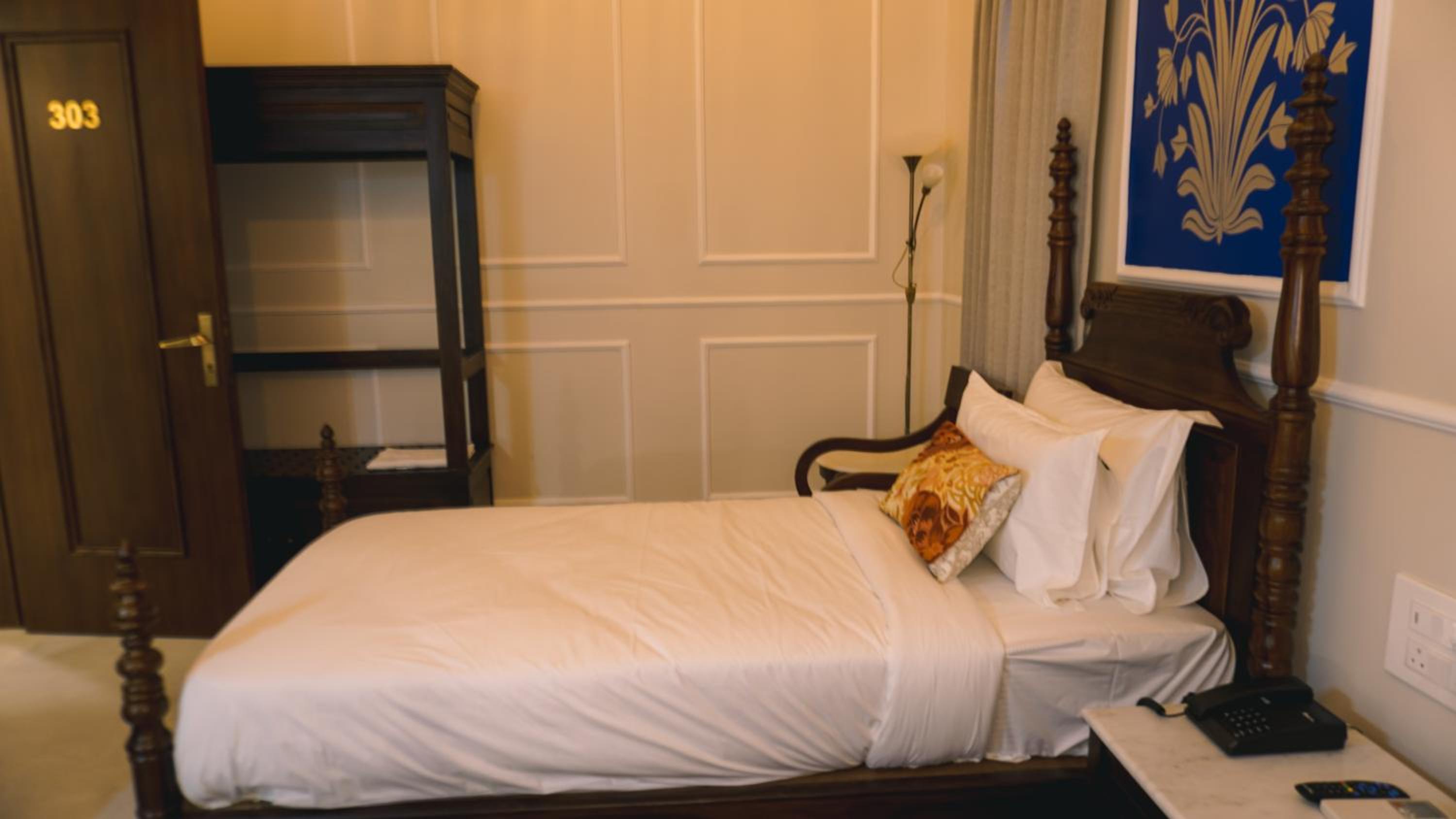 Deluxe Room - Photo 6