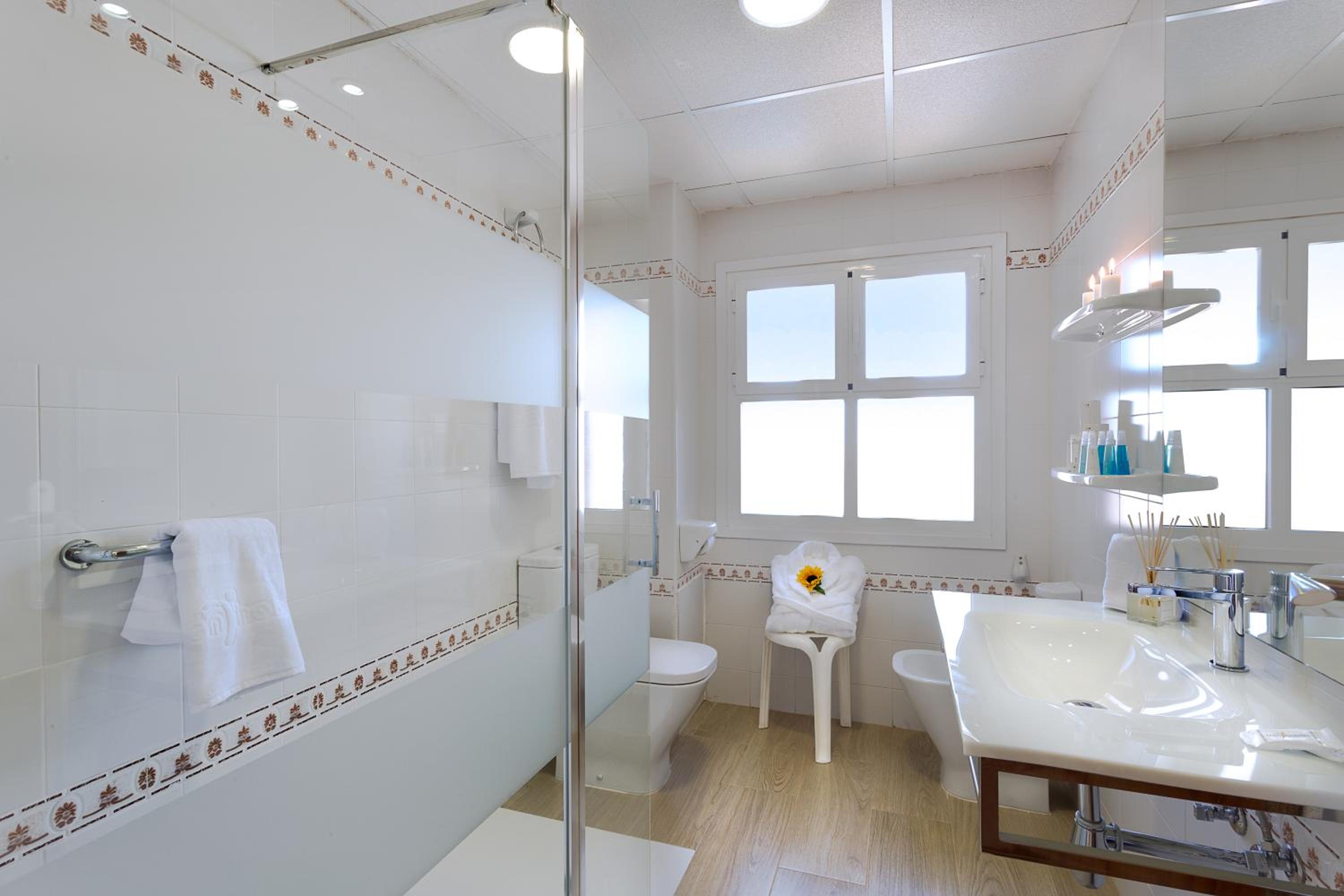 Superior Twin Room - Photo 4