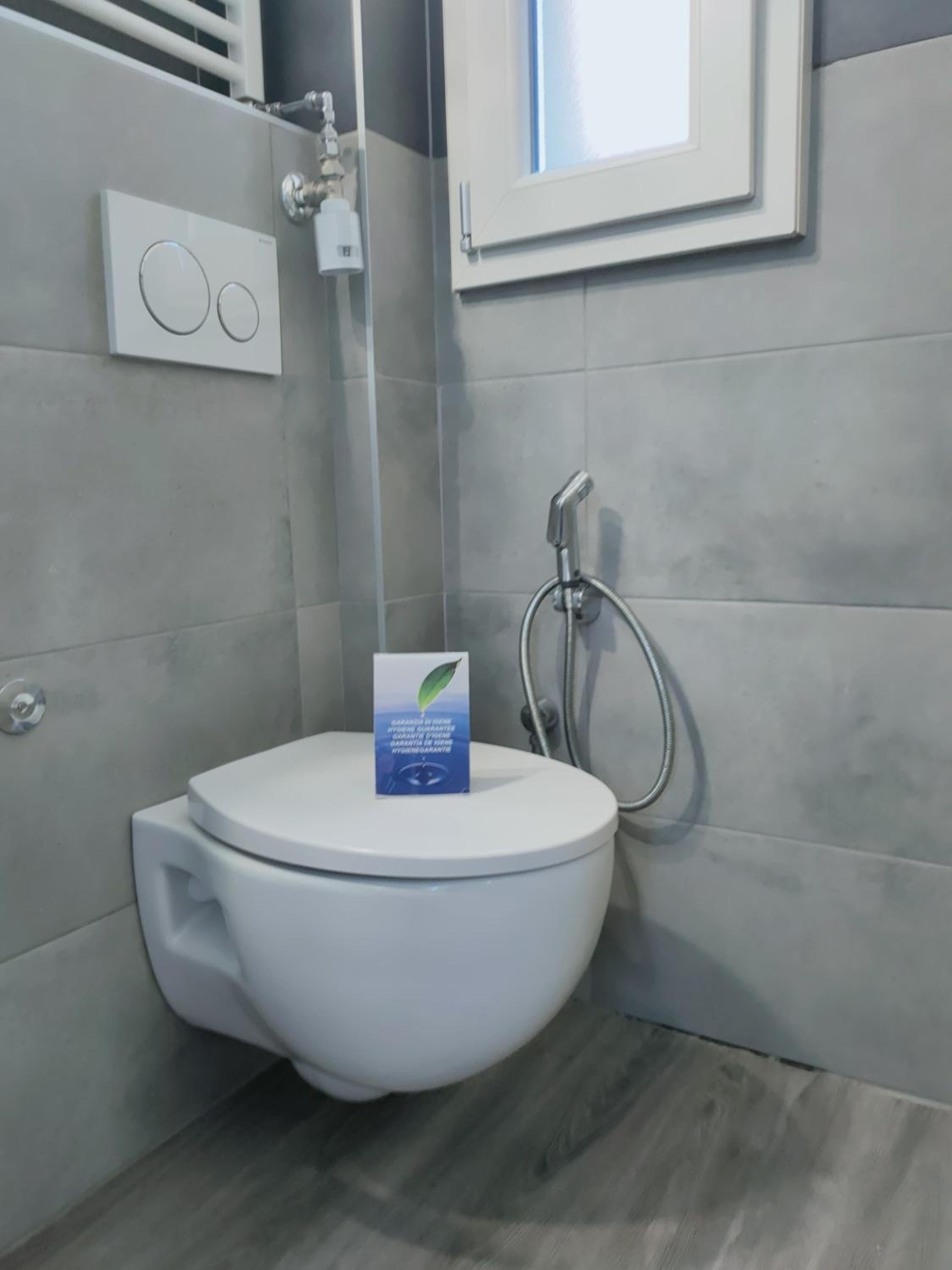 Double or Twin Room with Private Bathroom - Photo 18