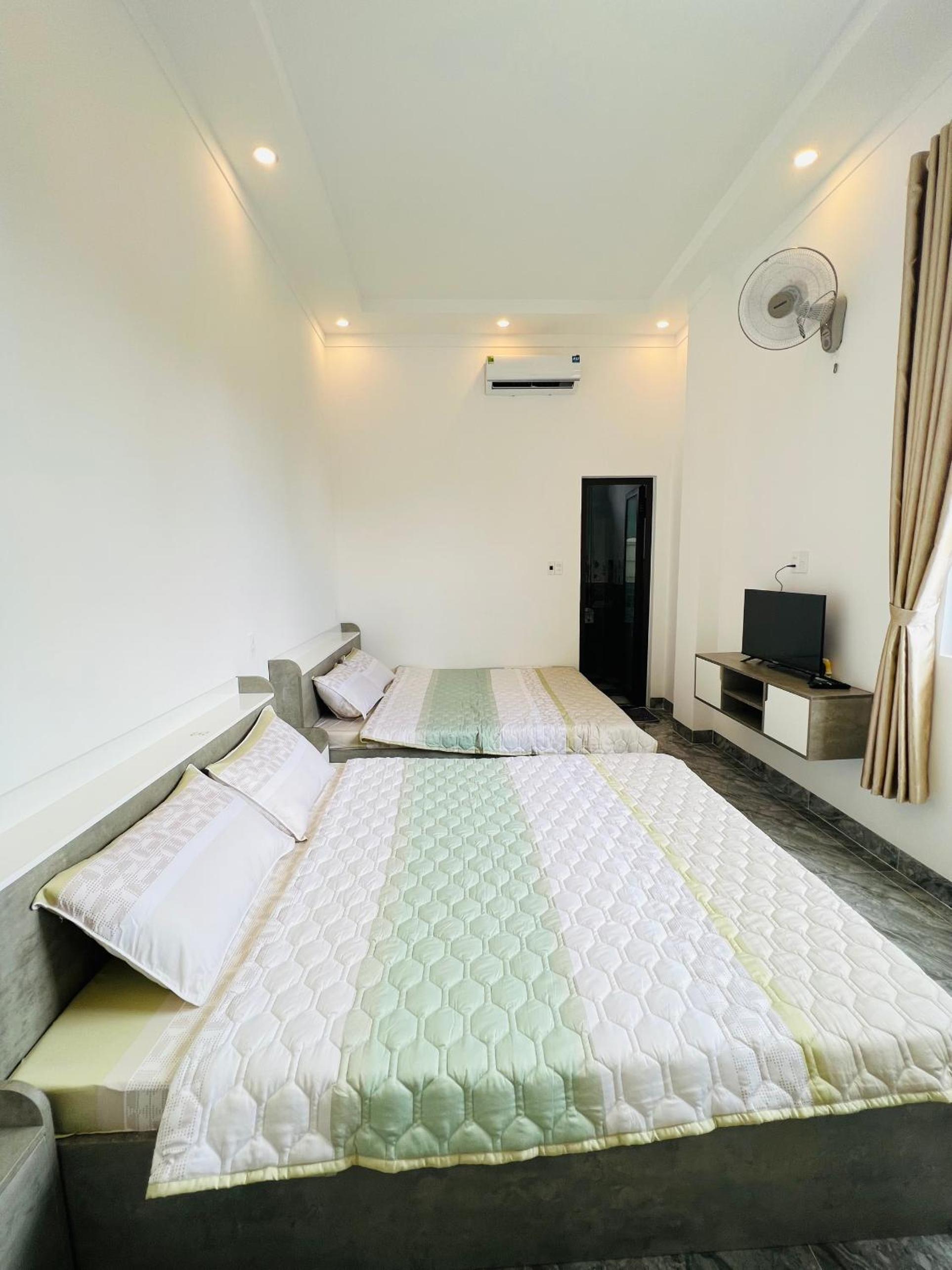 Standard Queen Room With Two Queen Beds photo 1