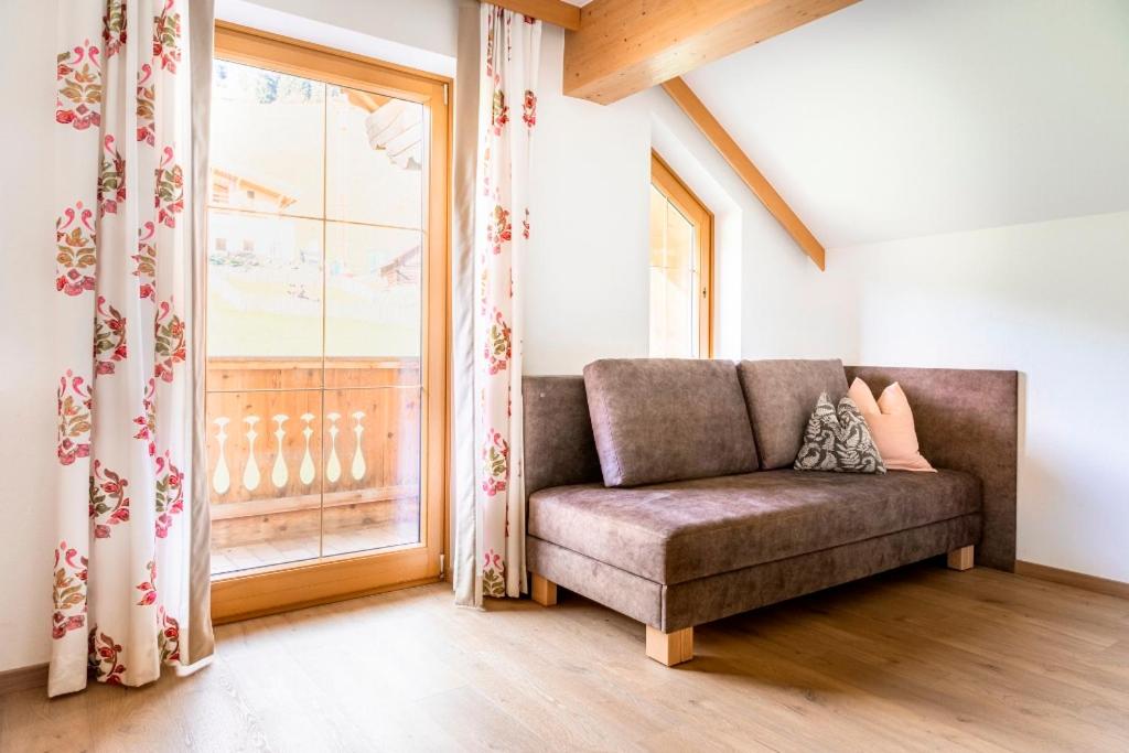Superior Two-Bedroom Apartment with Mountain View