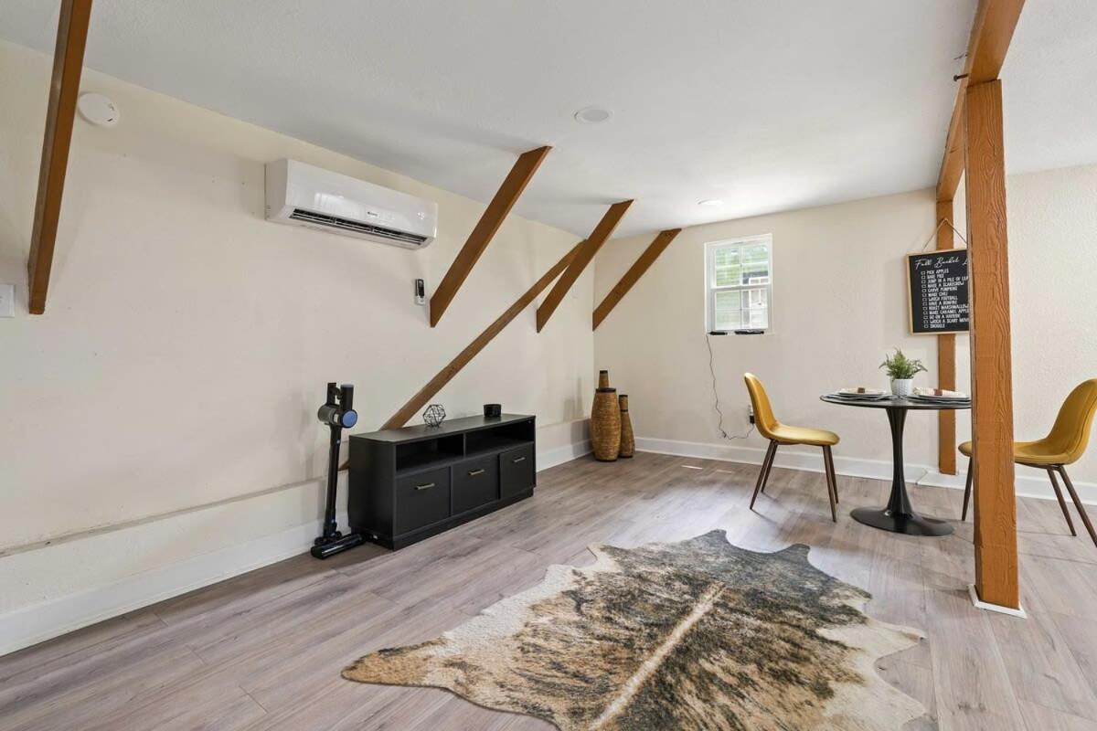 Family Room photo 3