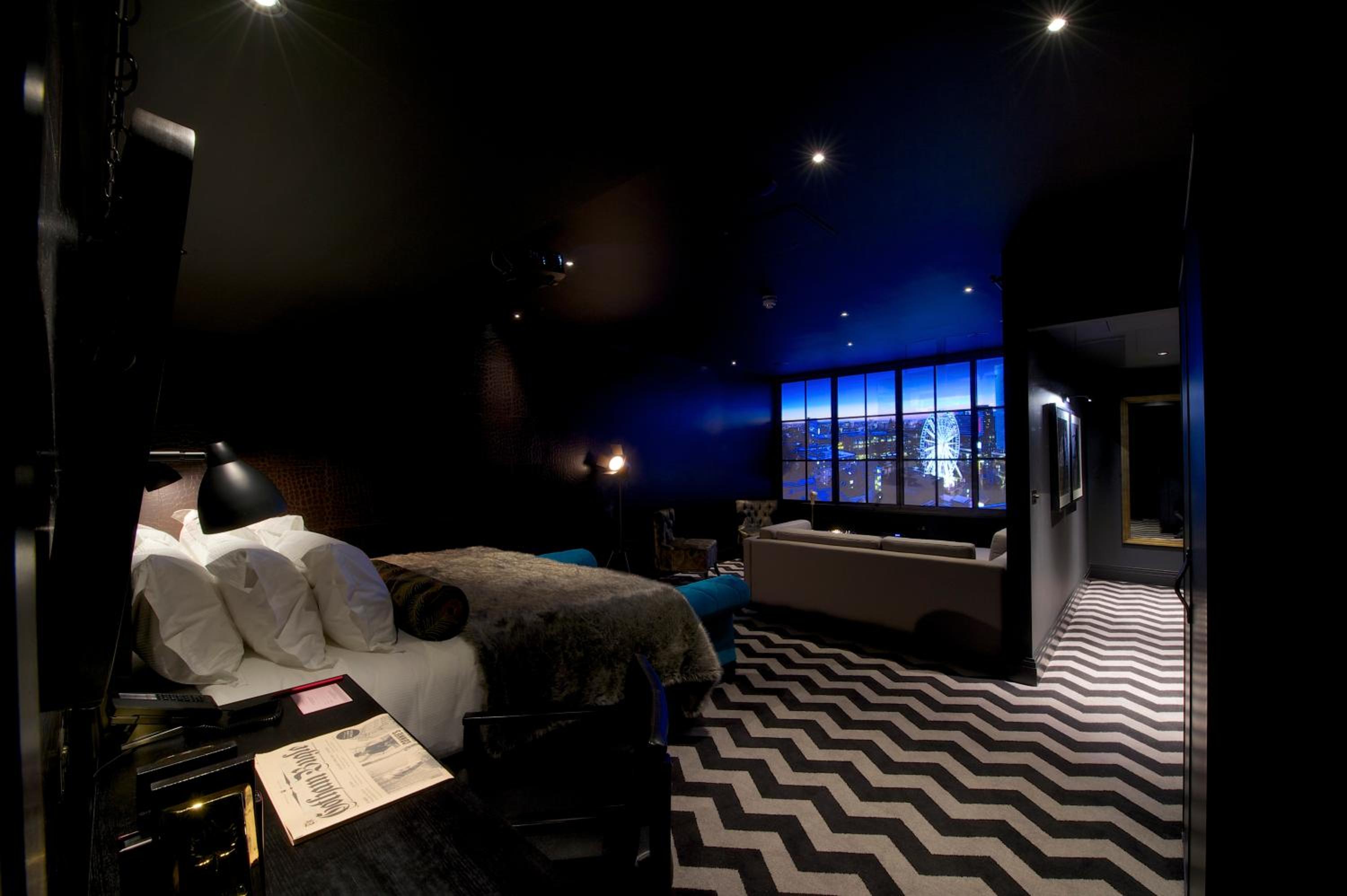 Inner Sanctum with Wonderwall Screen photo 3