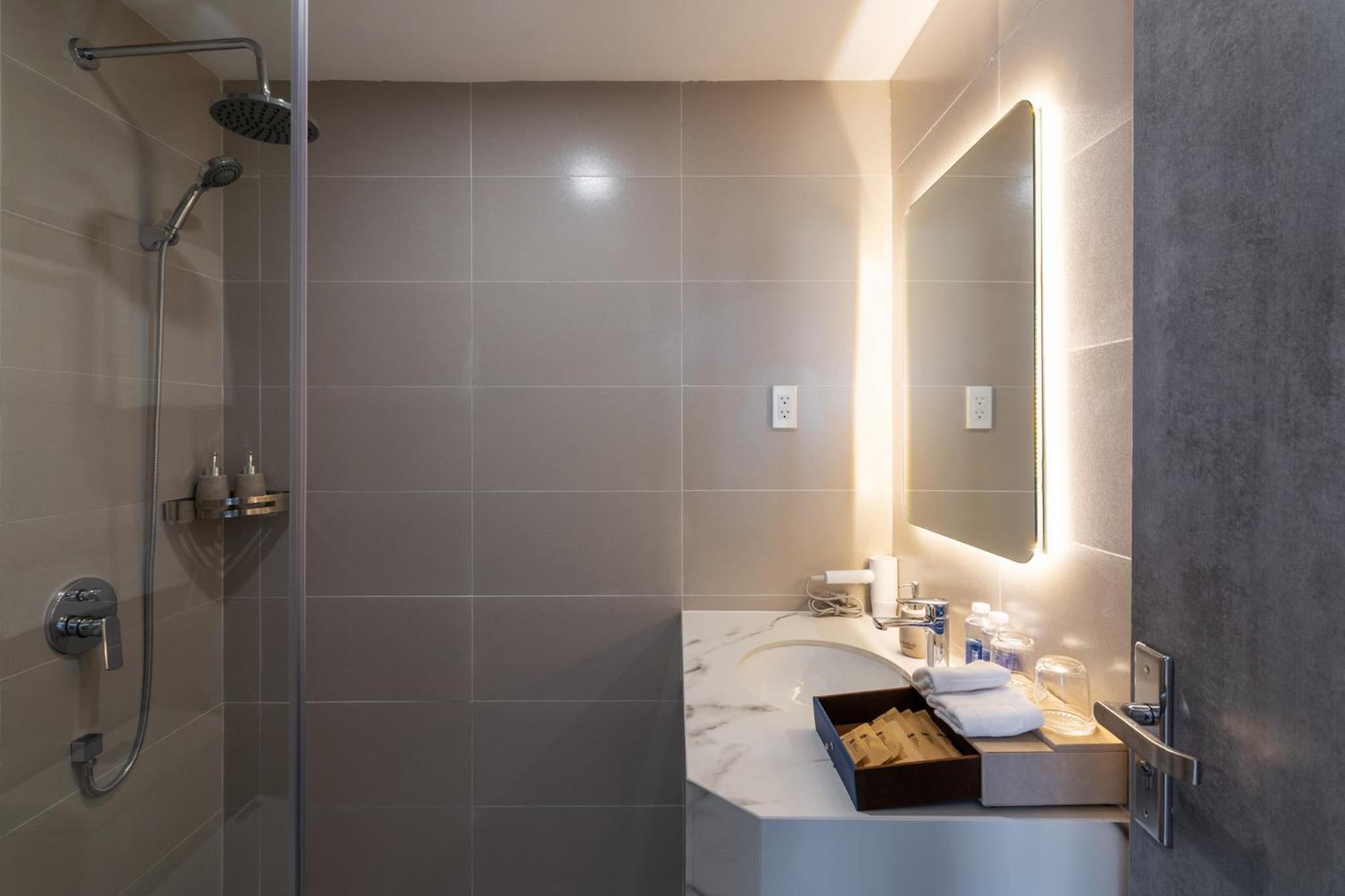 Superior Double Room with Balcony - Photo 4