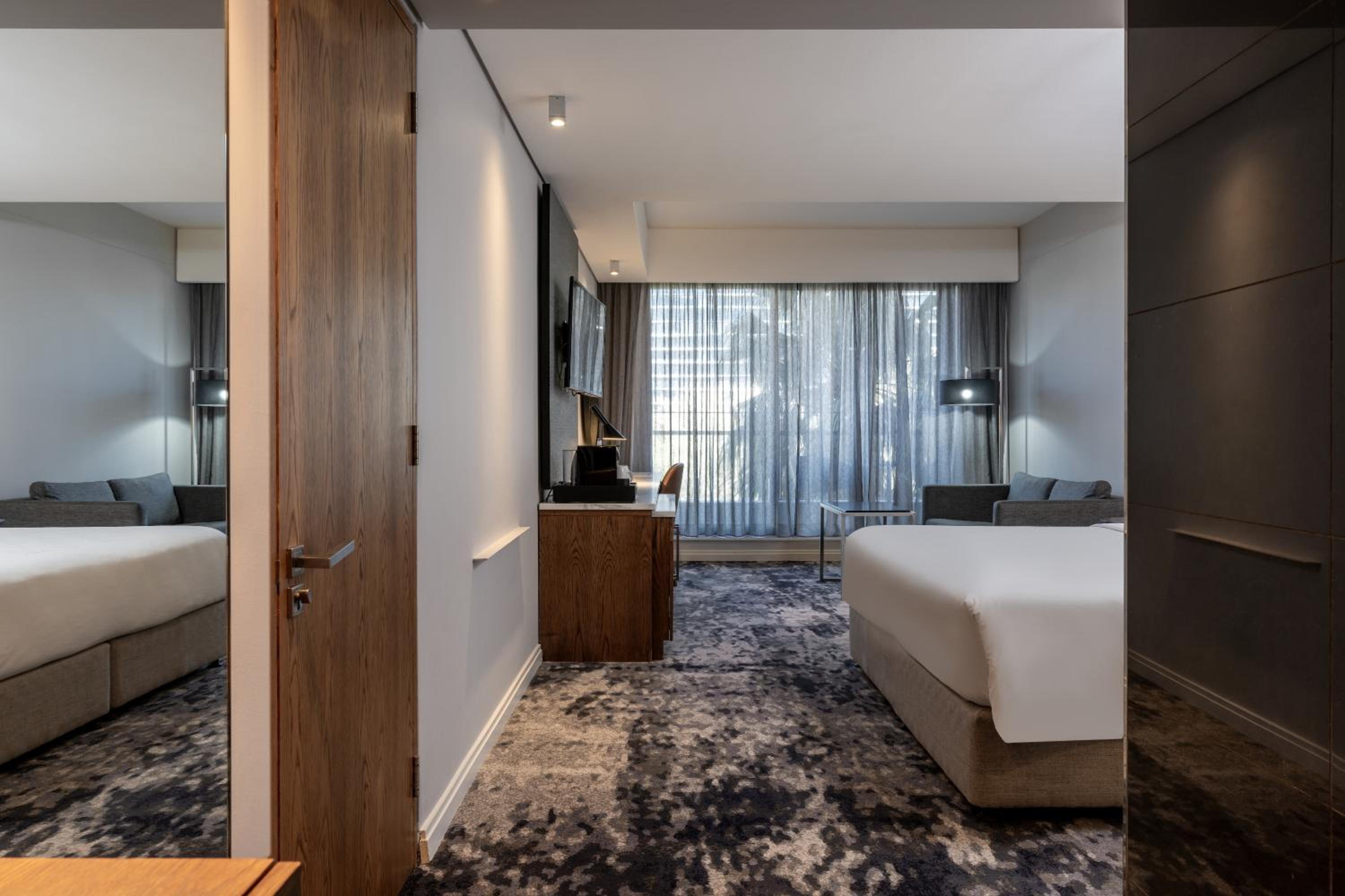 Junior Suite with Balcony and Mountain View - Photo 3