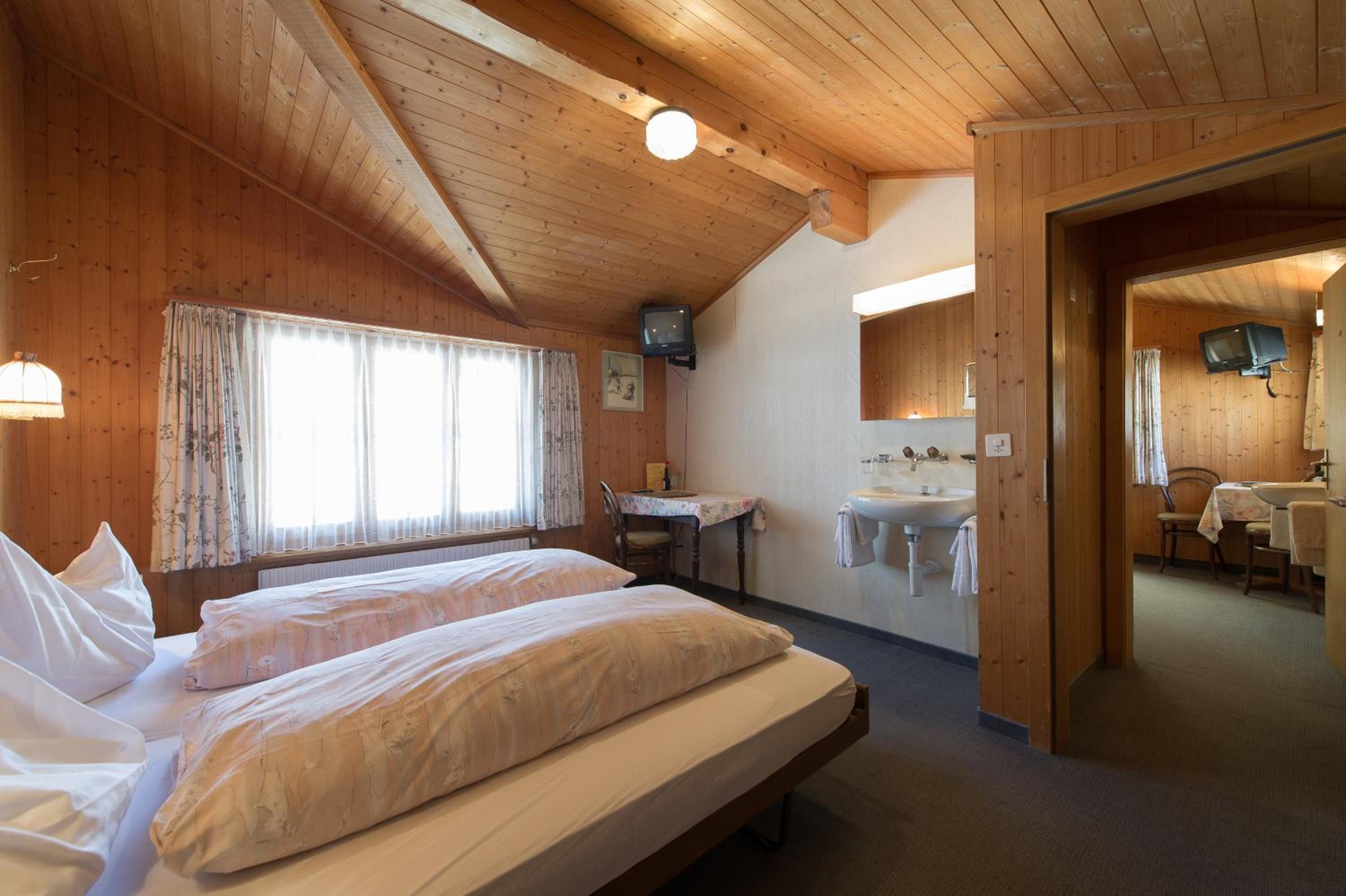 Budget Double Room photo 2