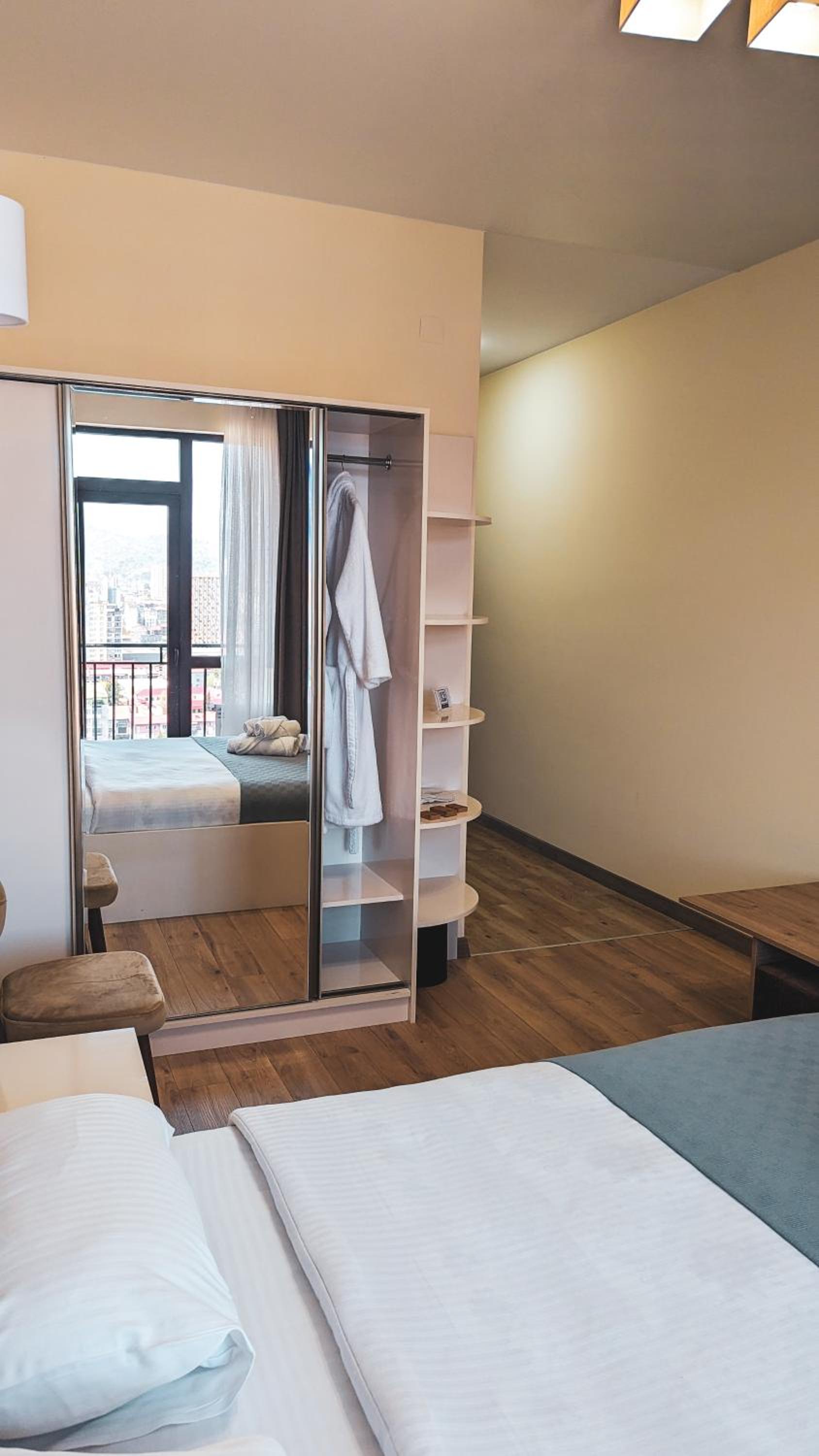 Deluxe Double Room - Photo 3