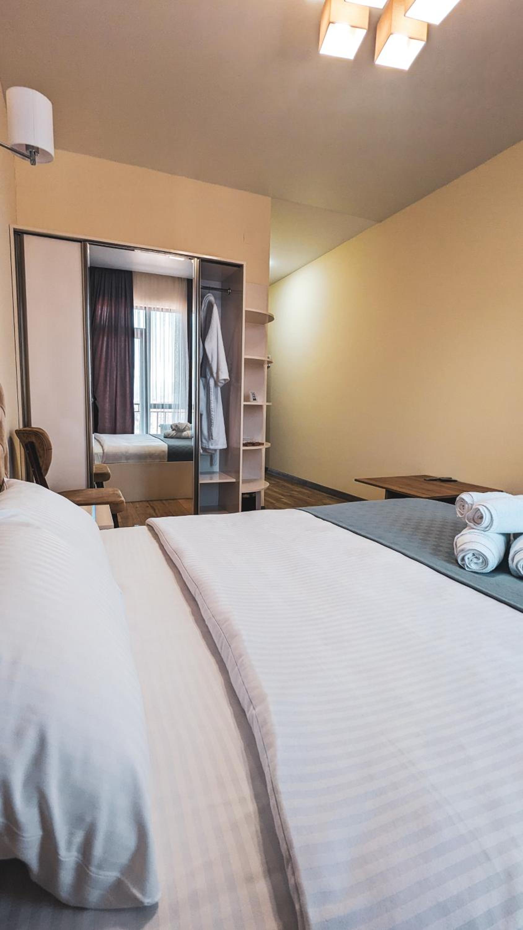 Deluxe Double Room - Photo 15