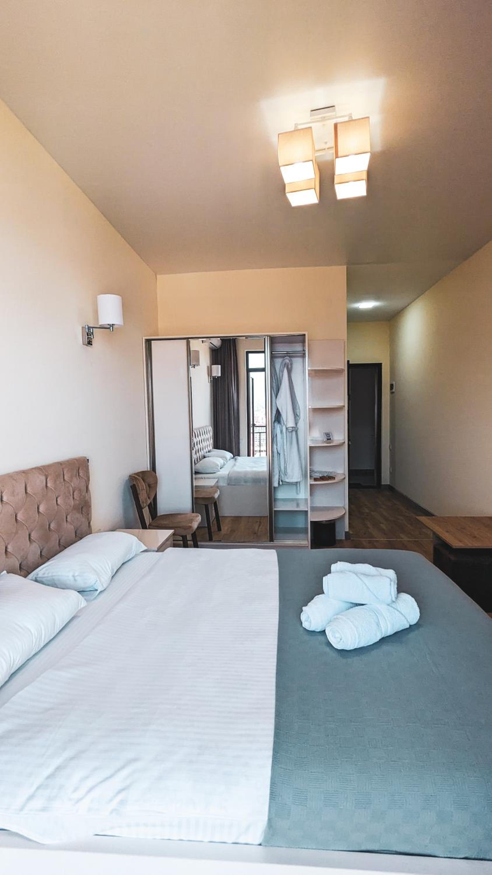 Deluxe Double Room - Photo 14